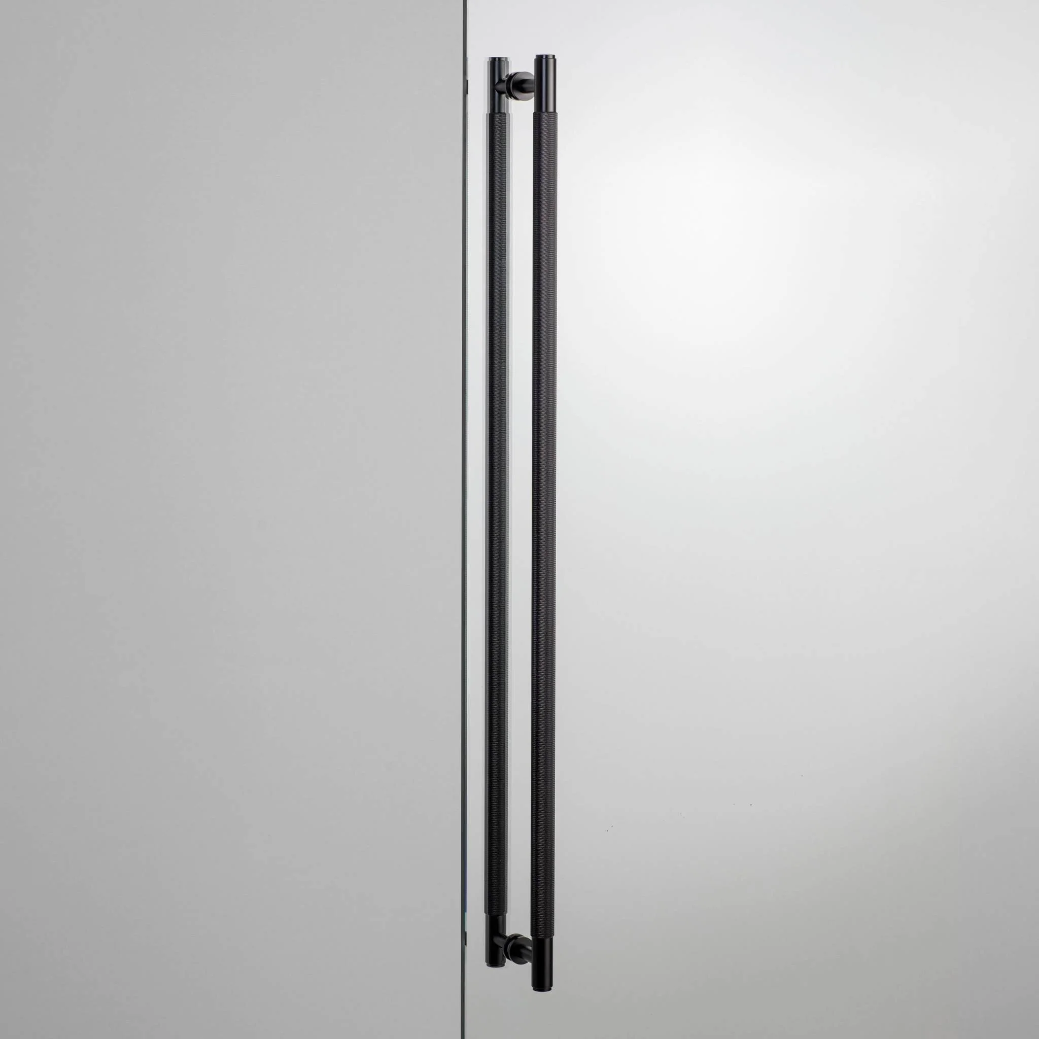 CLOSET Double-Sided Closet Bar with DOUBLE-SIDED Cross Knurl