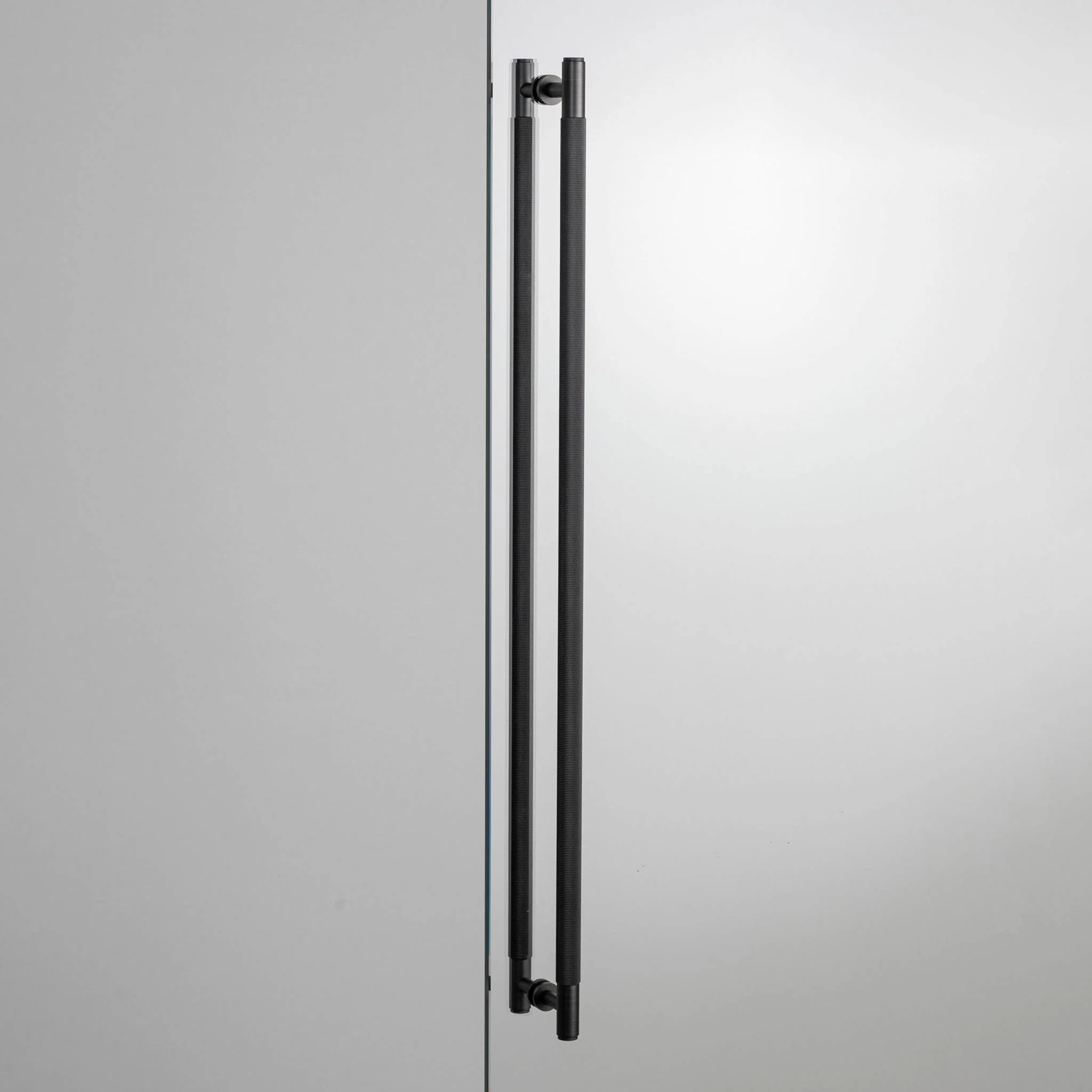 Barra de armario de doble cara CLOSET con moleteado cruzado DOUBLE-SIDED