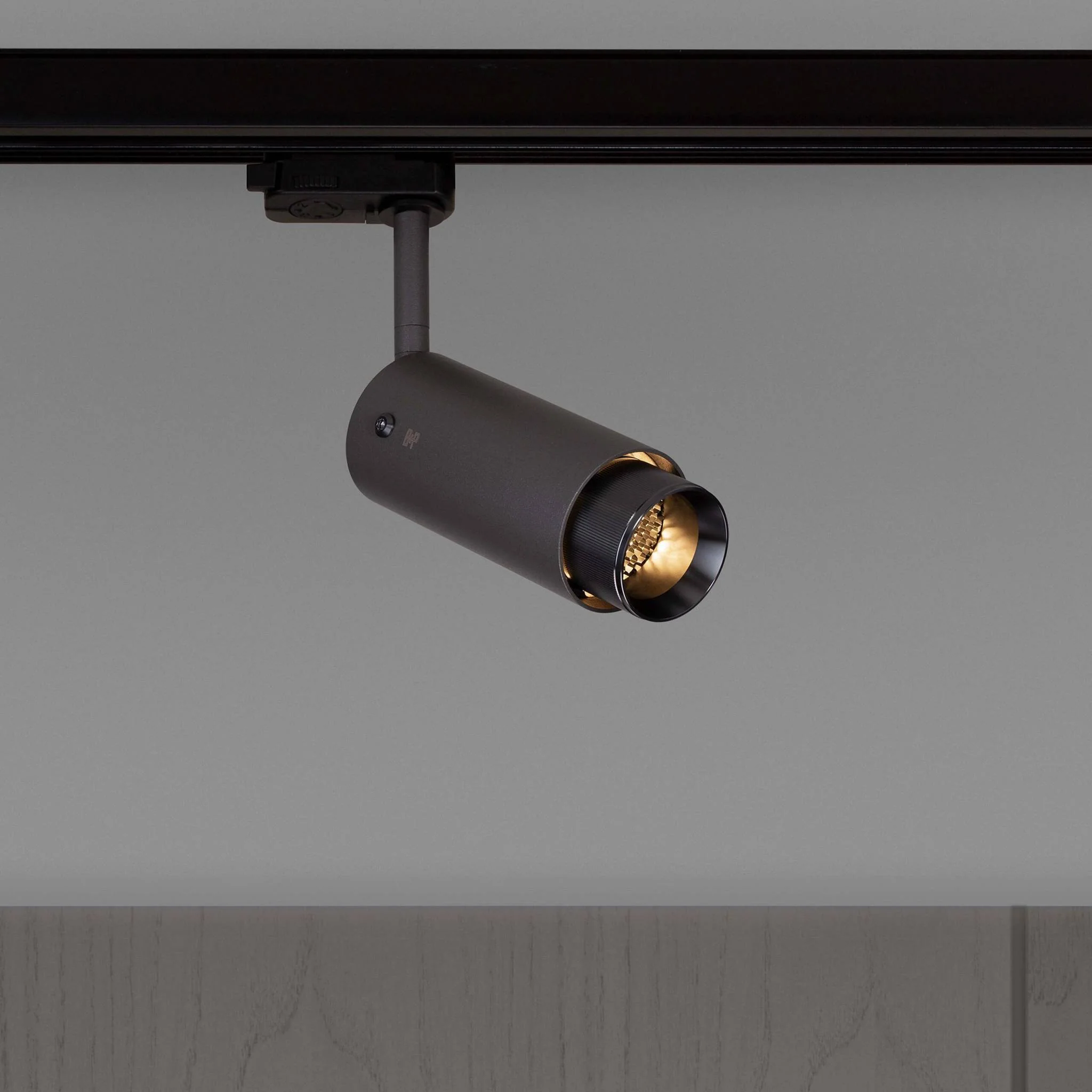 FARETTO SU BINARIO EXHAUST LINEAR con Adattatore a 3 Circuiti in GRAFITE