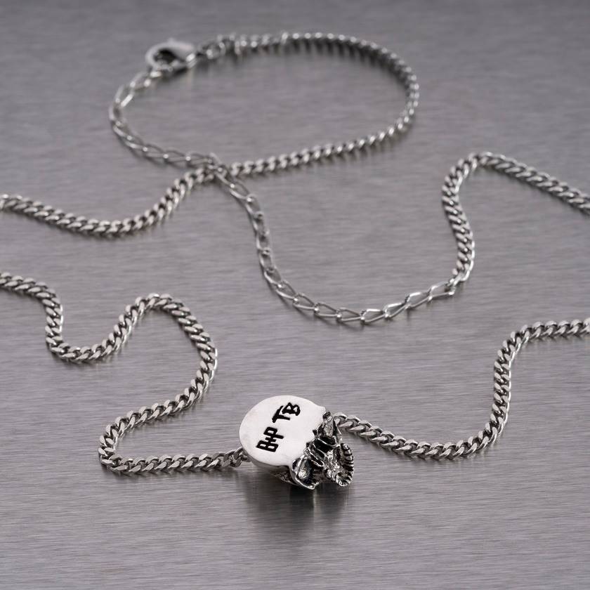 Skull NECKLACE / TRAVIS BARKER Metallguss-Halskette mit Kette