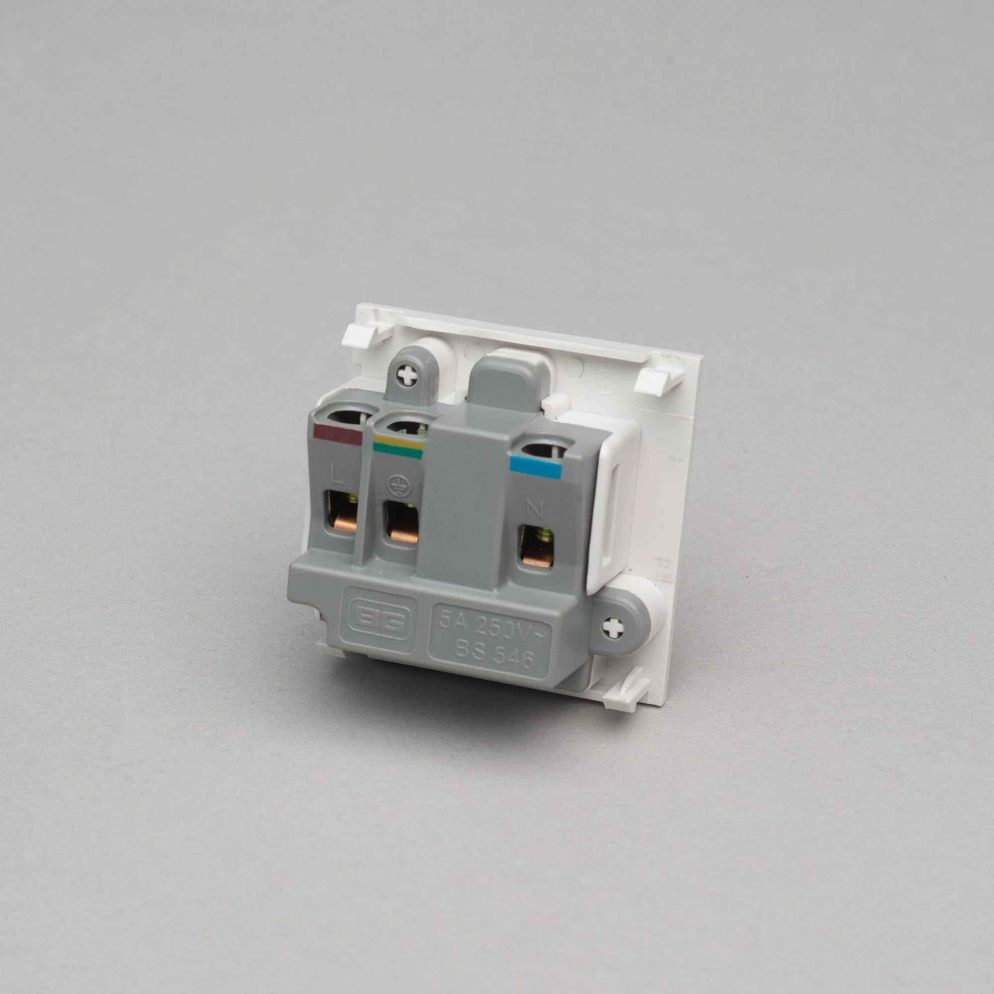 5A Steckdosenmodul mit Rundstift, 50 mm