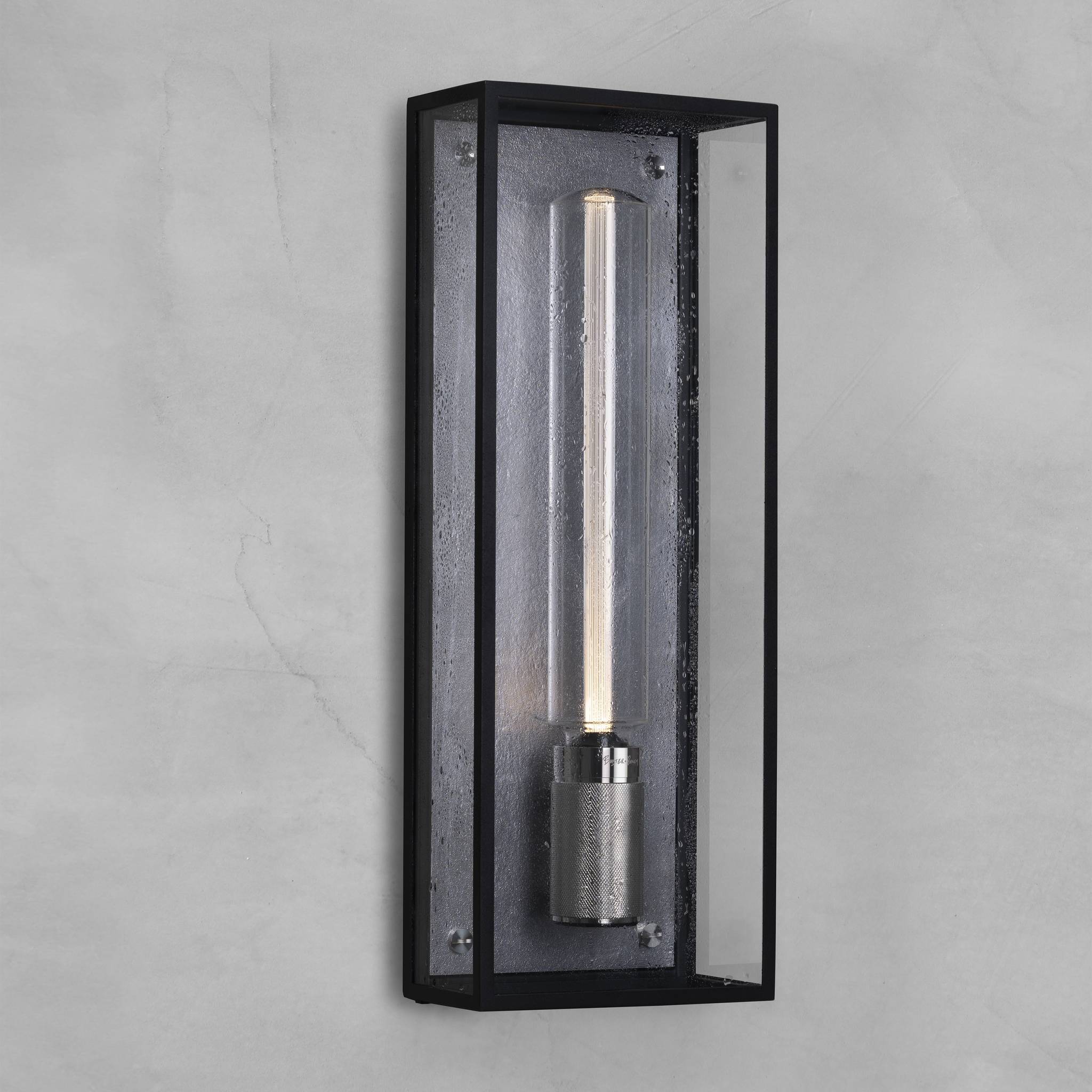 Caged Wet wandlamp Cross groot in zes metaalafwerkingen