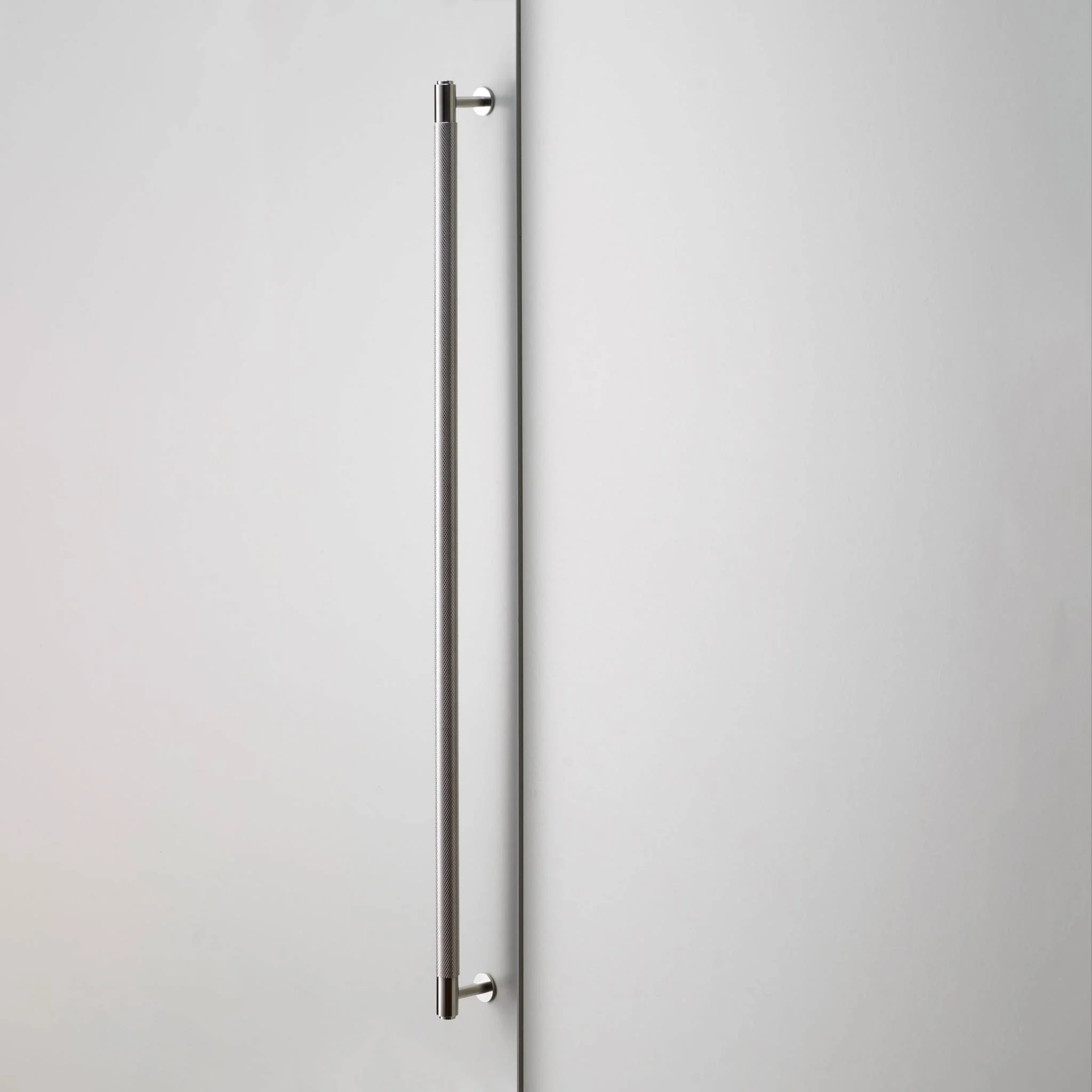 CLOSET Closet Bar in Black Anodised Metal with Cross Knurl