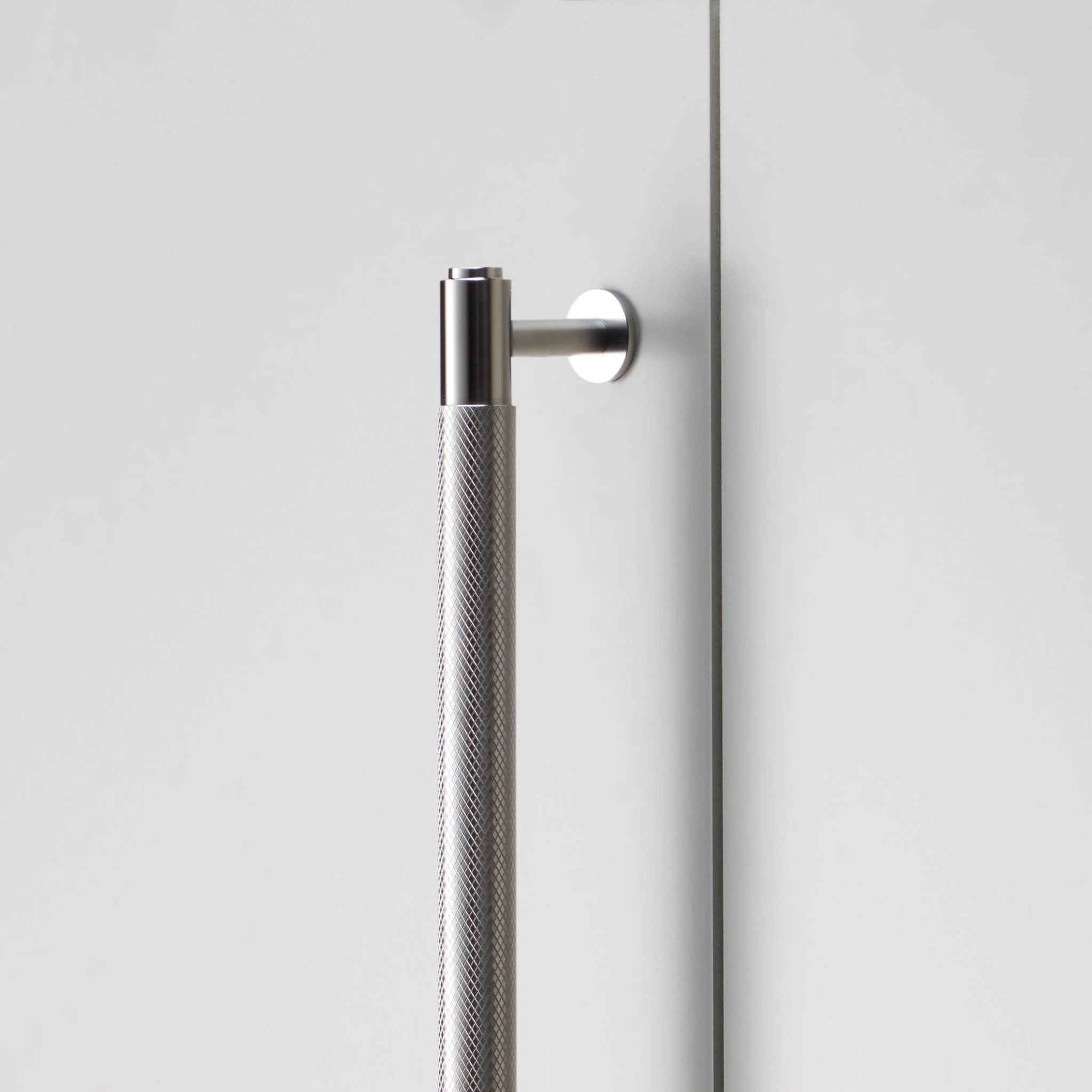 CLOSET Closet Bar in Black Anodised Metal with Cross Knurl