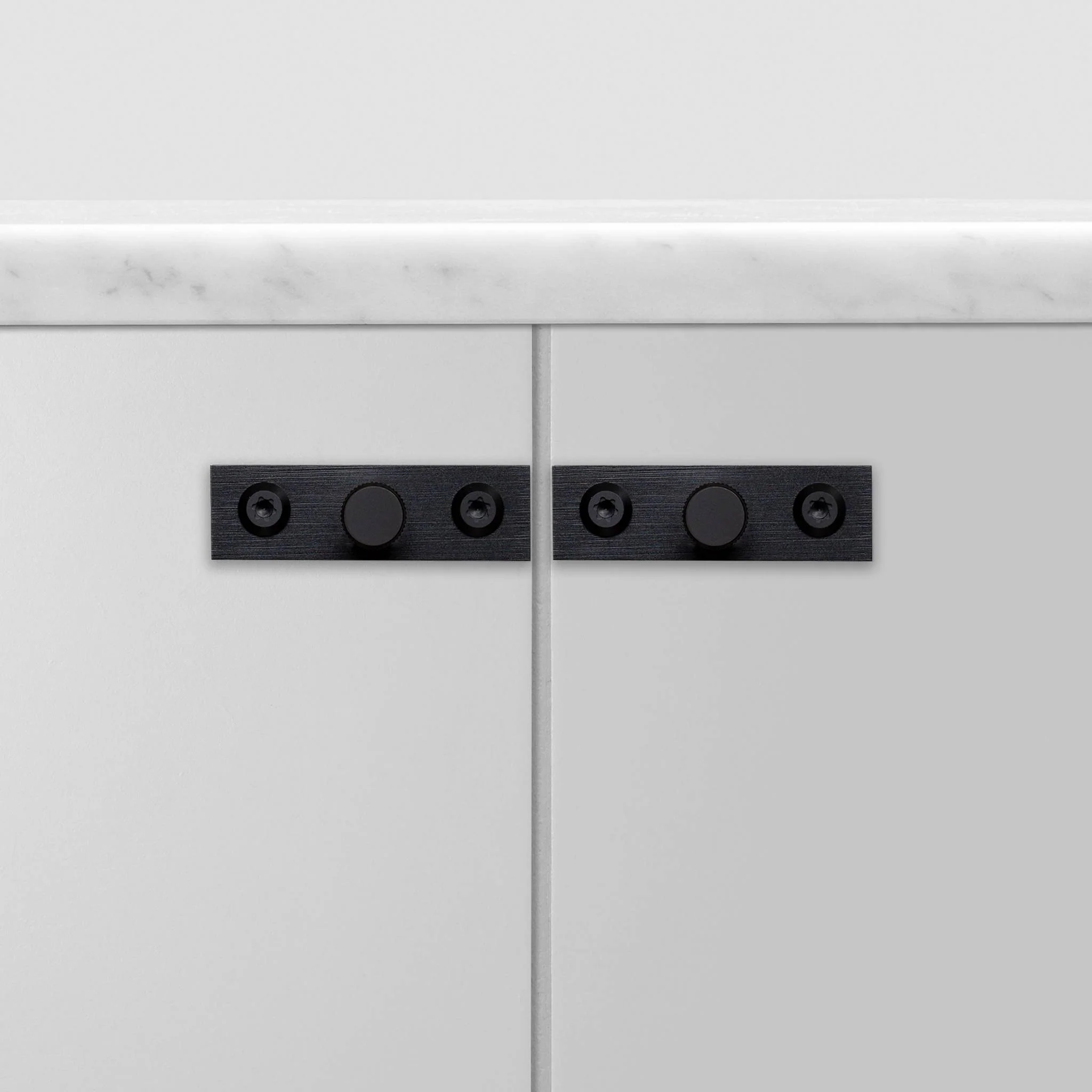FURNITURE Knob and Plate Set with Linear Knurled Pattern LINEAR