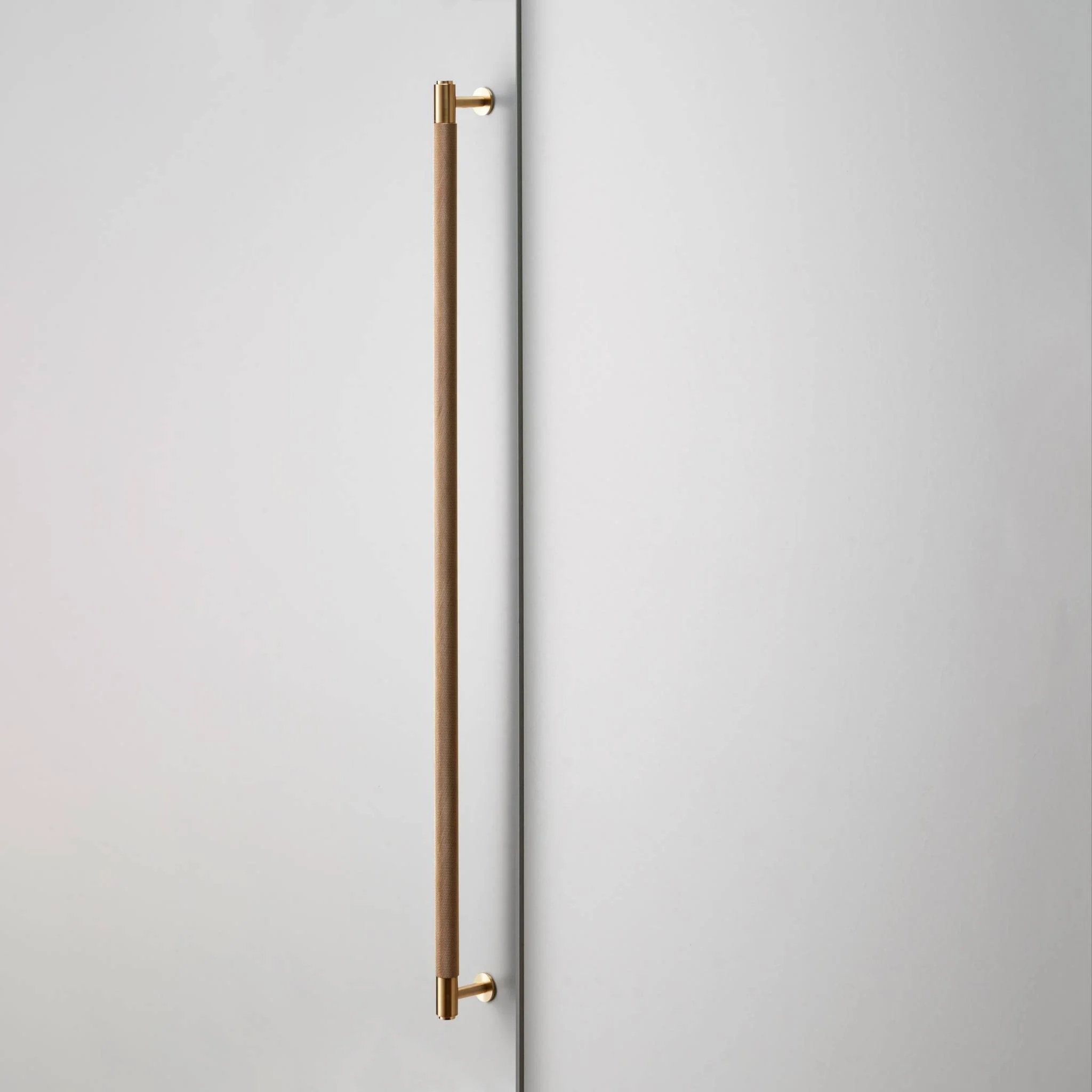 CLOSET Closet Bar in Black Anodised Metal with Cross Knurl