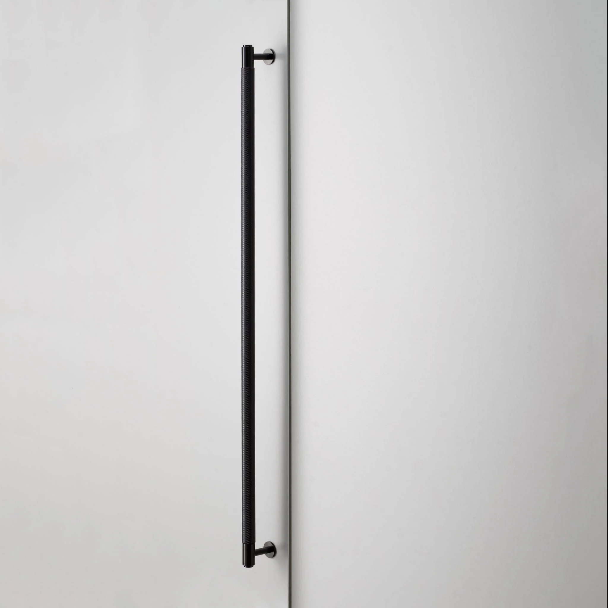 CLOSET Closet Bar in Black Anodised Metal with Cross Knurl