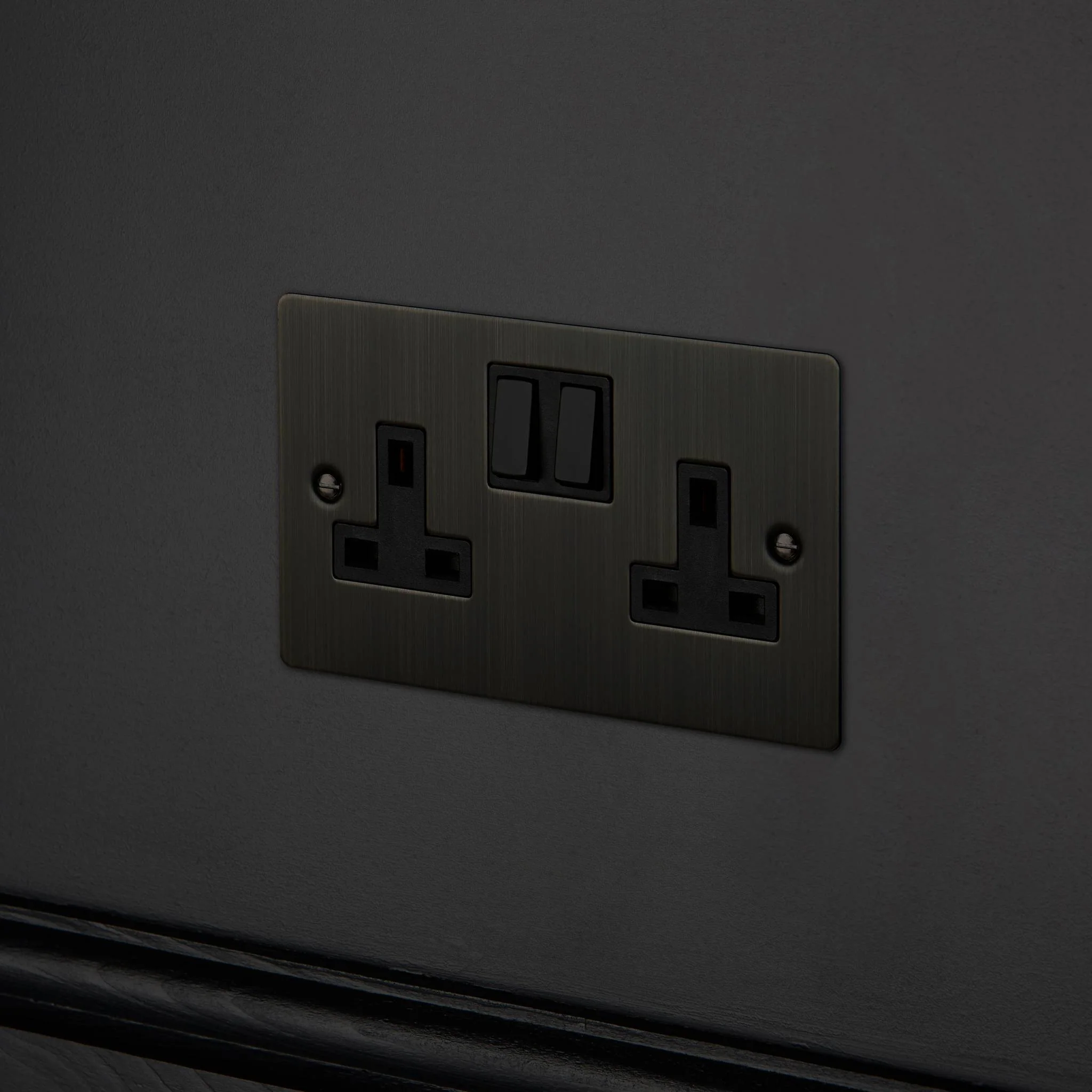 2G UK PLUG SOCKET
