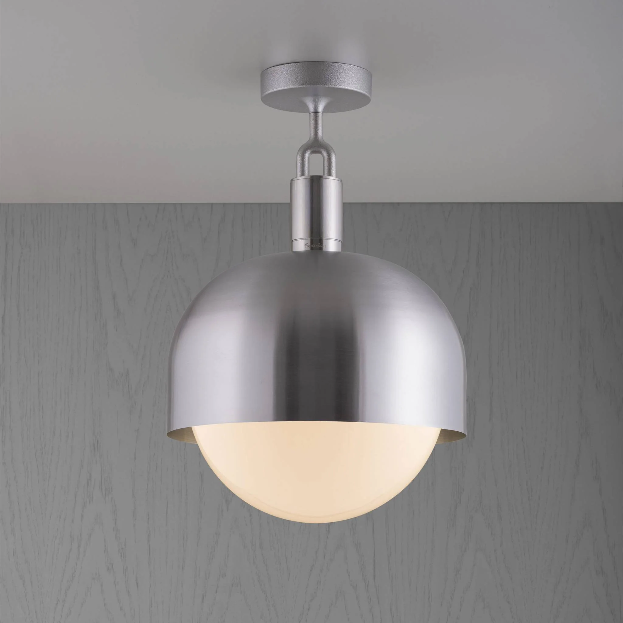 FORKED CEILING LINEAR Takpendel med Opal Kule – Stor