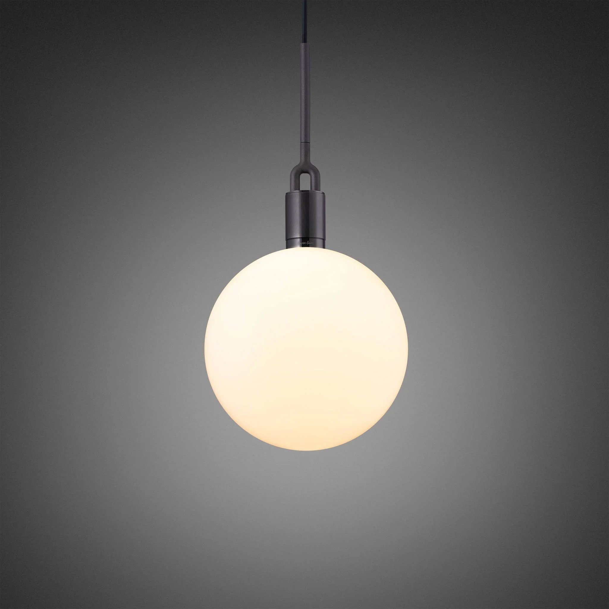 PENDENTE BIFURCADO LINEAR Pendente com Globo de Vidro Opalino, Grande