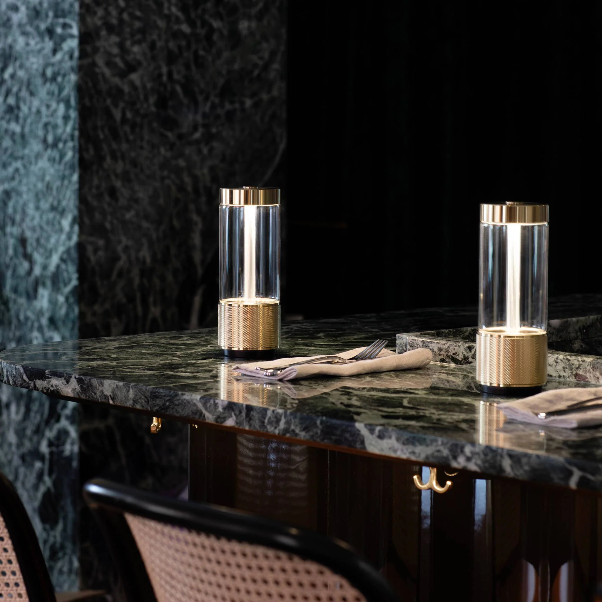 TAKEOUT PORTABLE Portable Table Light in Brass or Steel