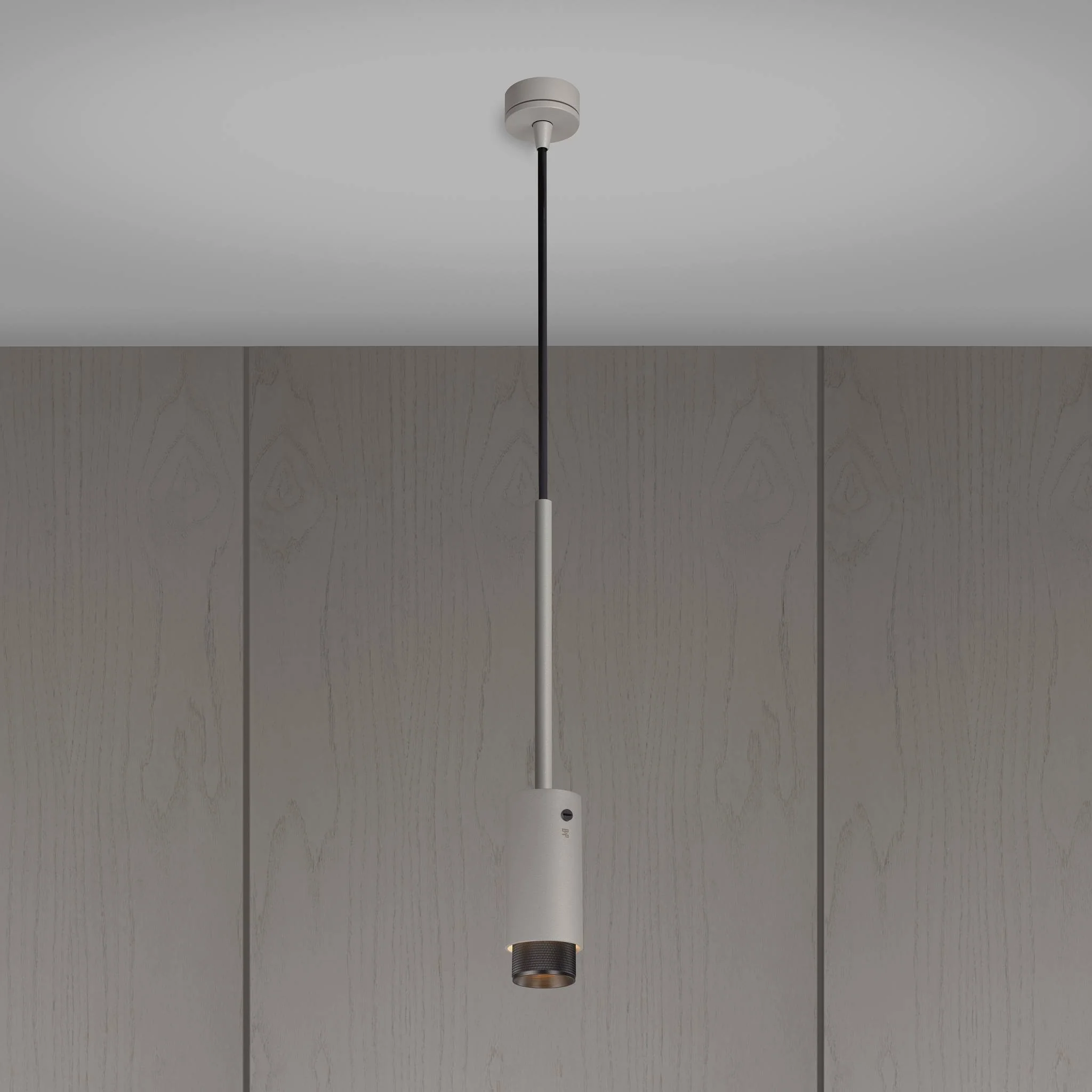 EXHAUST PENDANT Lampu Sorot Gantung dengan Baffle Cross Knurl dalam Warna Stone
