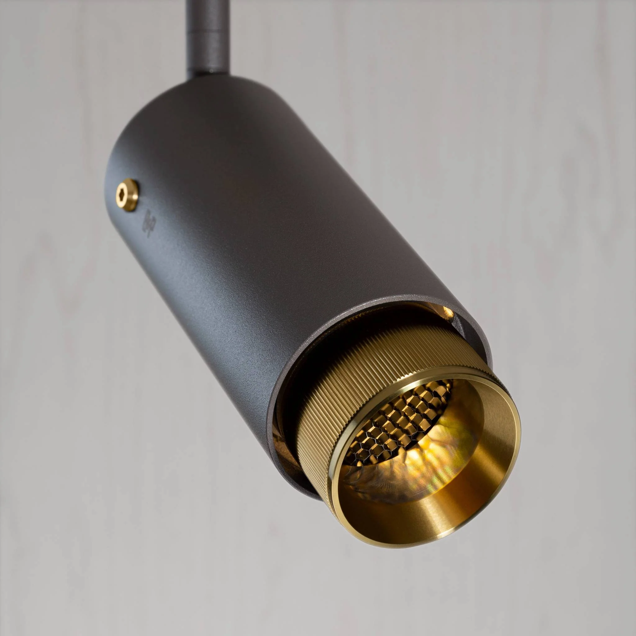 EXHAUST Track Spotlight LINEAR with 3-Circuit Adapter in GRAPHITE