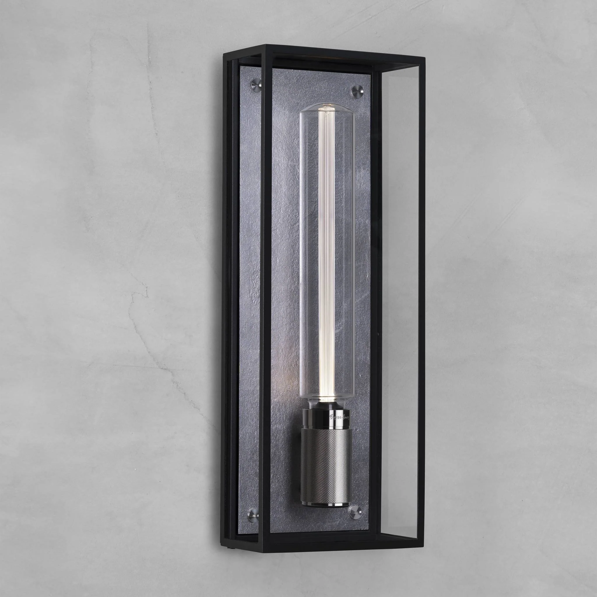 Caged Wet wandlamp Cross groot in zes metaalafwerkingen