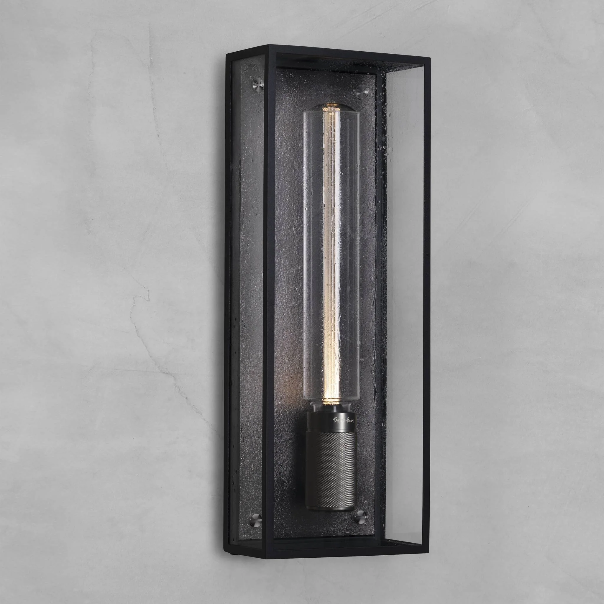 Caged Wet wandlamp Cross groot in zes metaalafwerkingen