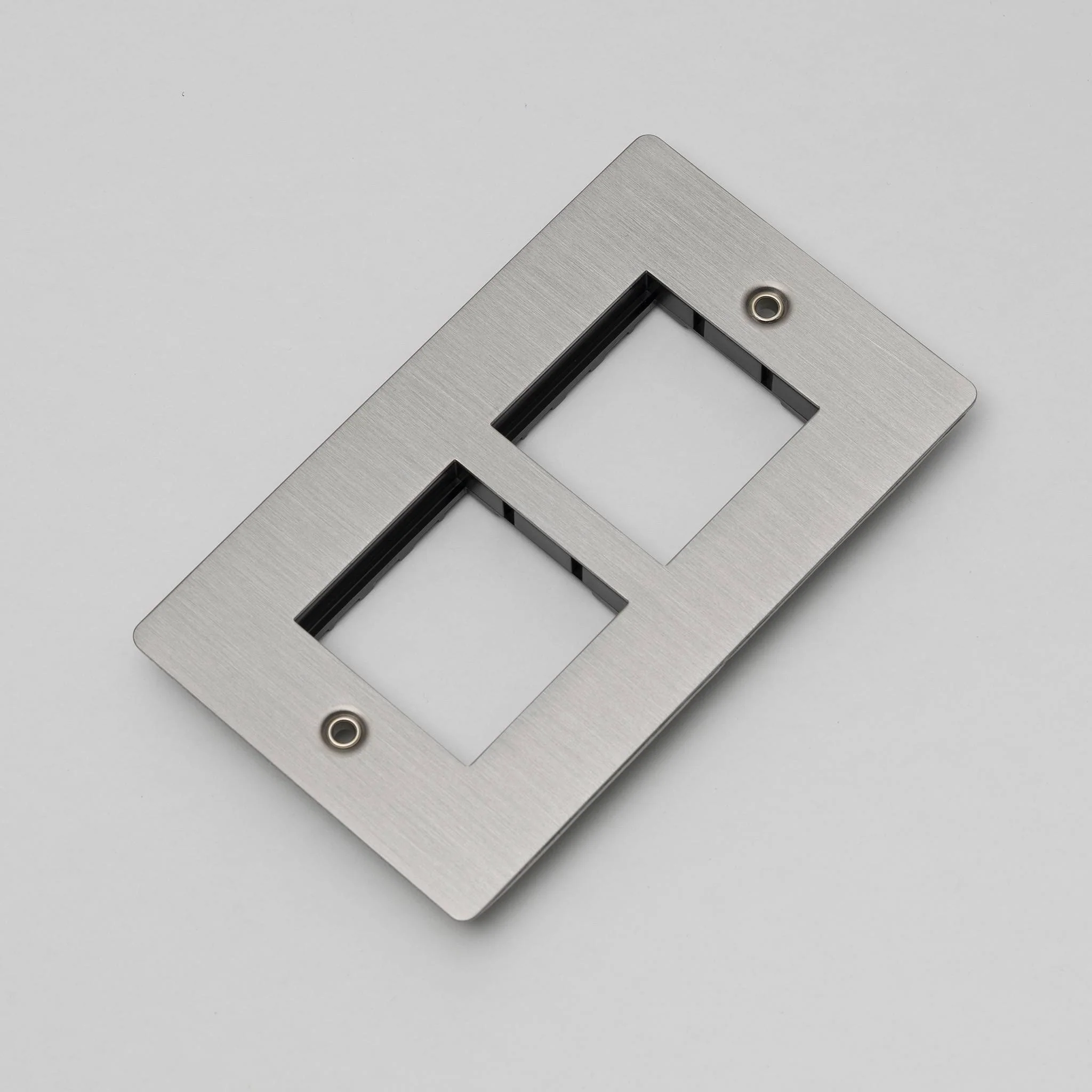 Massive Metall-Wandplatte 2G für zwei 45-mm-Module