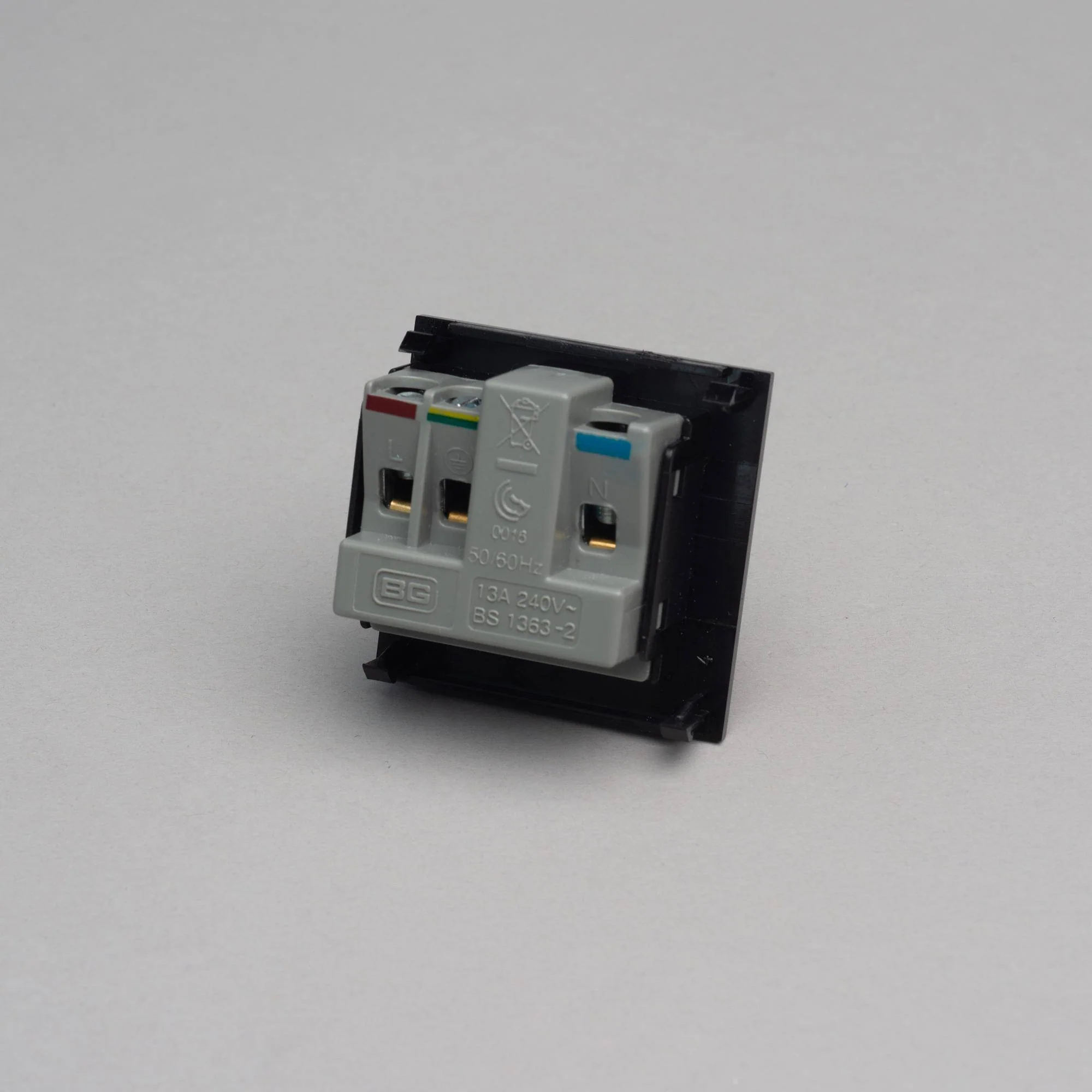 MODULE PRISE 13A Type G 50 MM pour plaques Euro