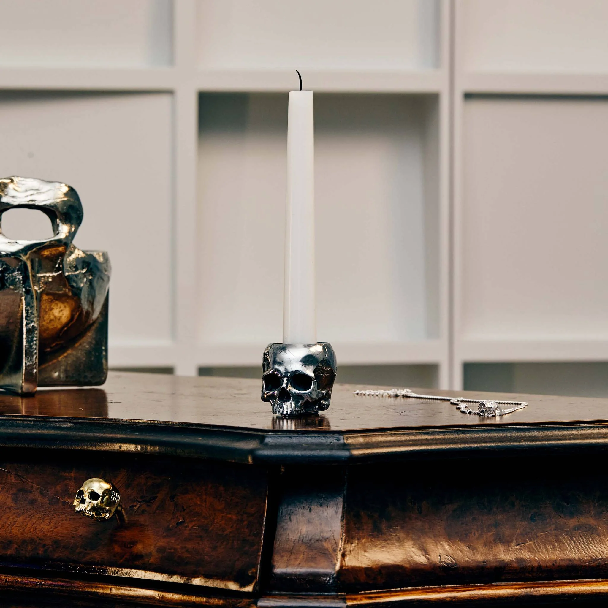 SKULL CANDLE HOLDER / TRAVIS BARKER