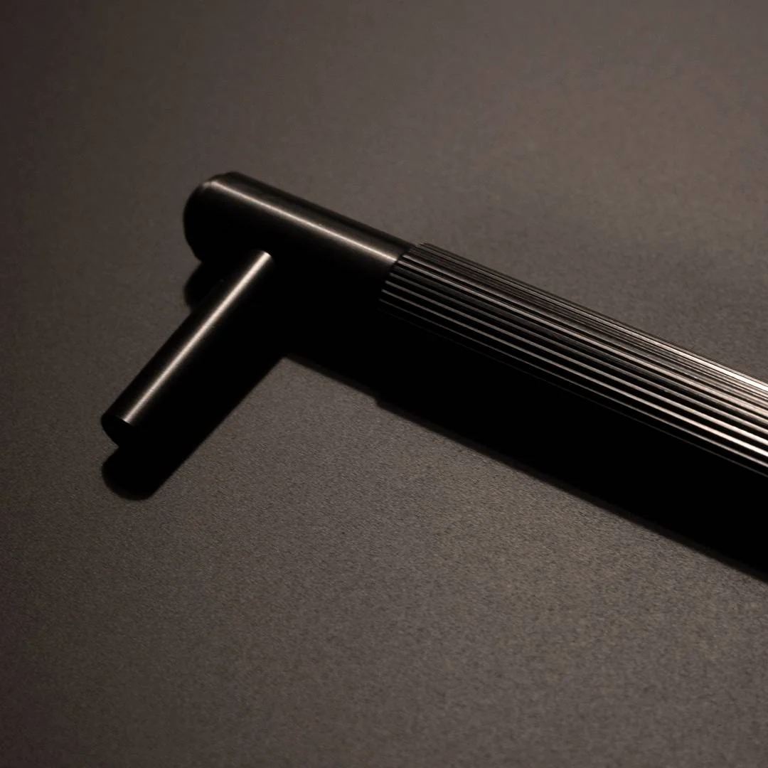 PULL BAR / LINEAR / LARGE / PACK OF 8 / UNBOXED