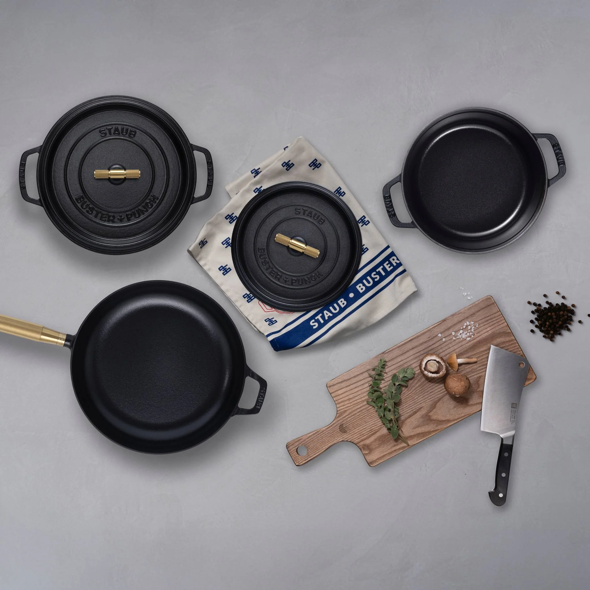 COCOTTE / 28CM / CROSS / STAUB / BLACK