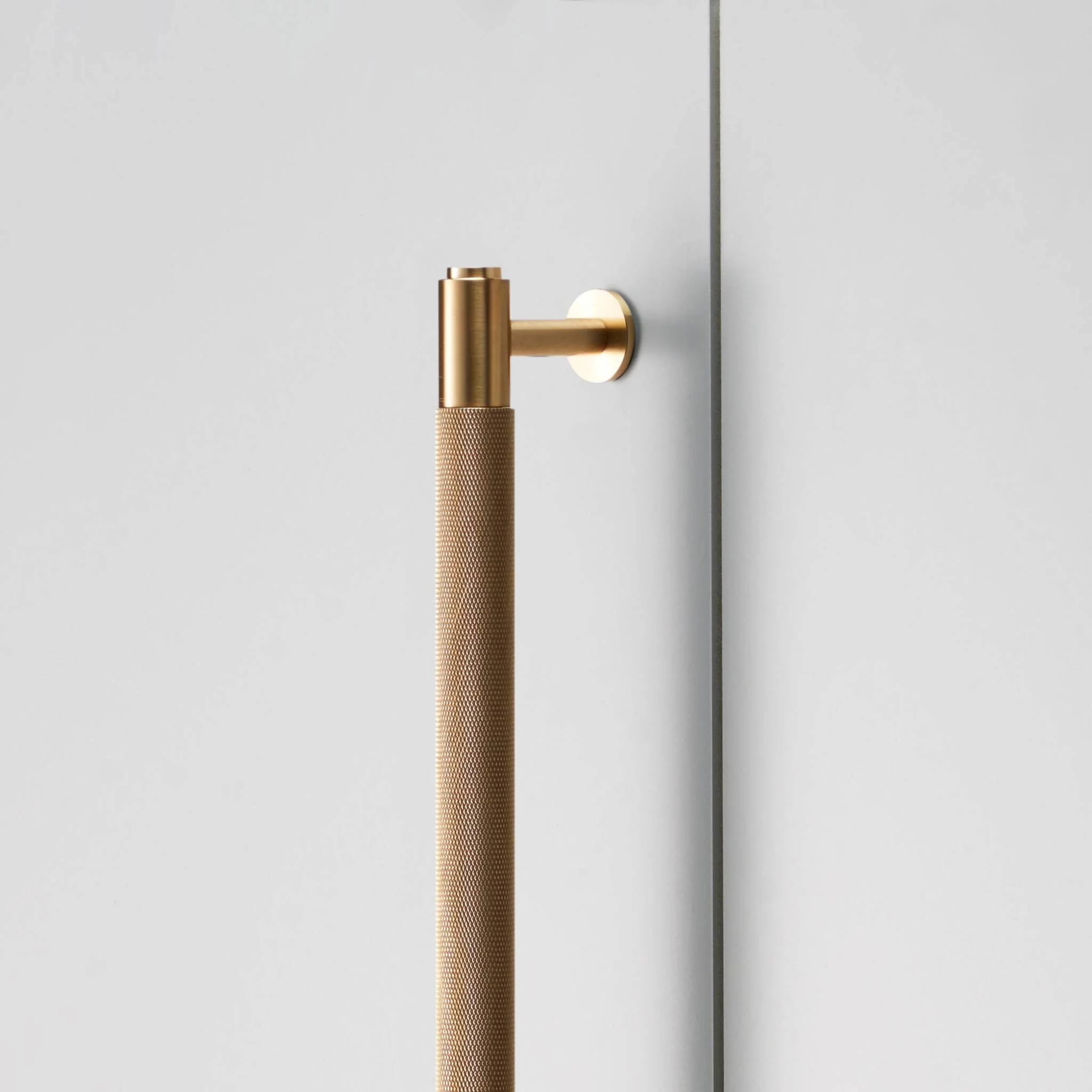 CLOSET Closet Bar in Black Anodised Metal with Cross Knurl