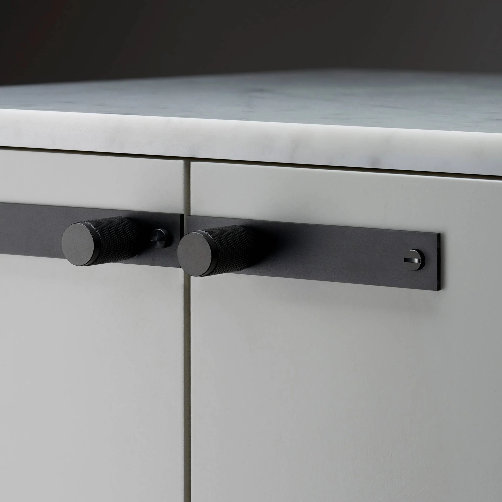 FURNITURE Cross-Knurl Cabinet Knob and Plate Pair