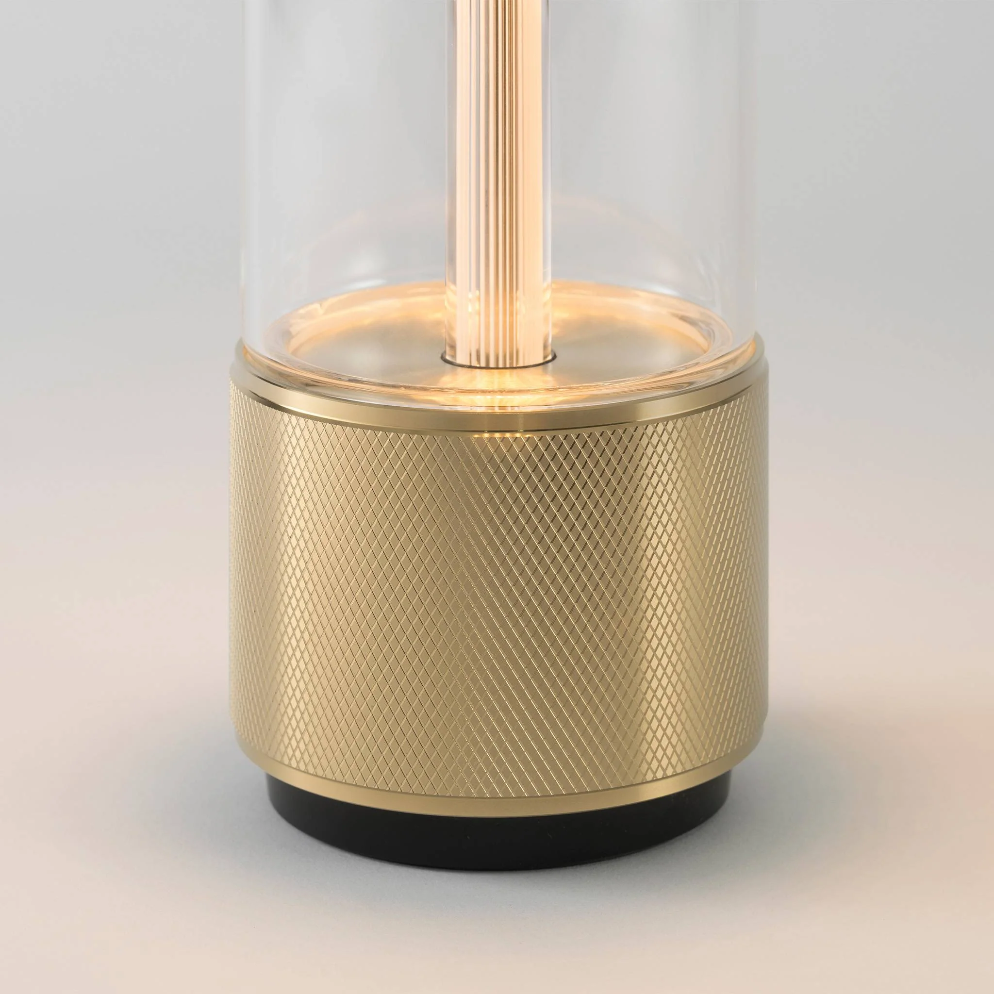 TAKEOUT PORTABLE Portable Table Light in Brass or Steel