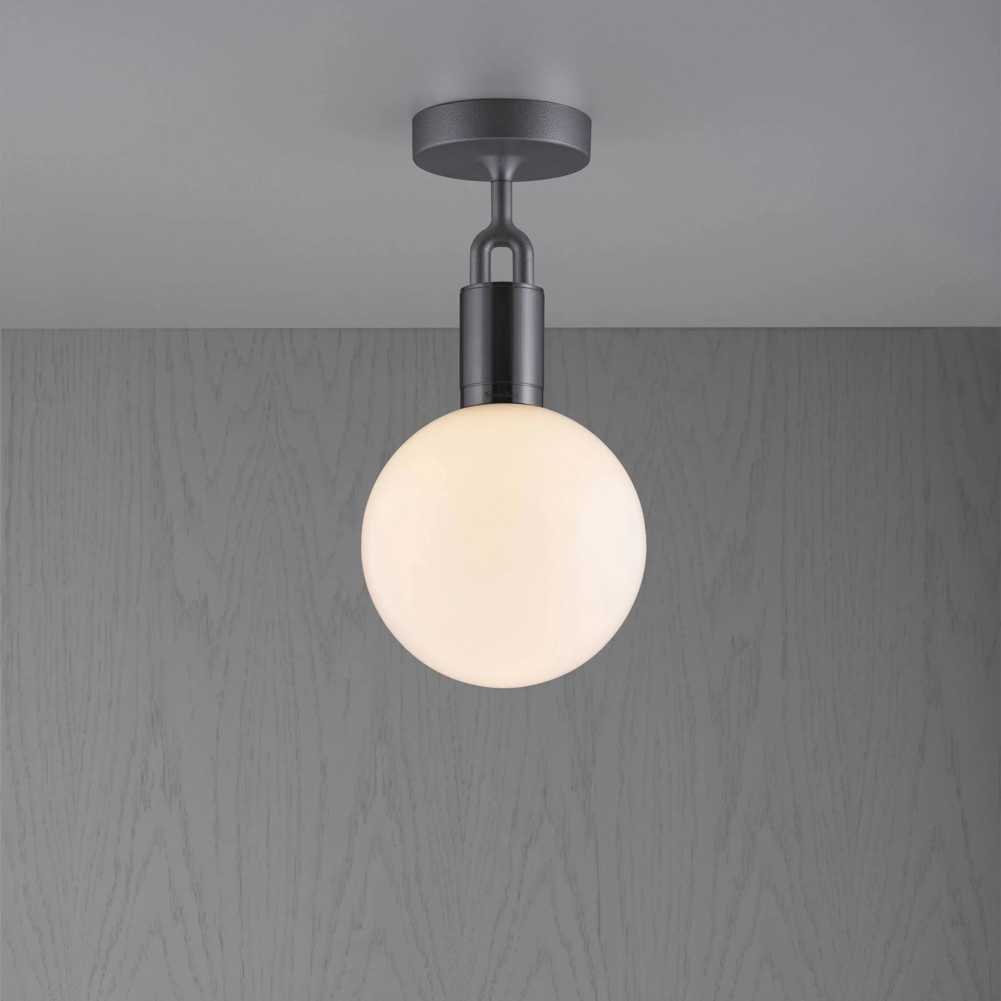 FORKED CEILING / LINEAR / opaalglazen bol / MEDIUM plafondhanglamp van opaalglas