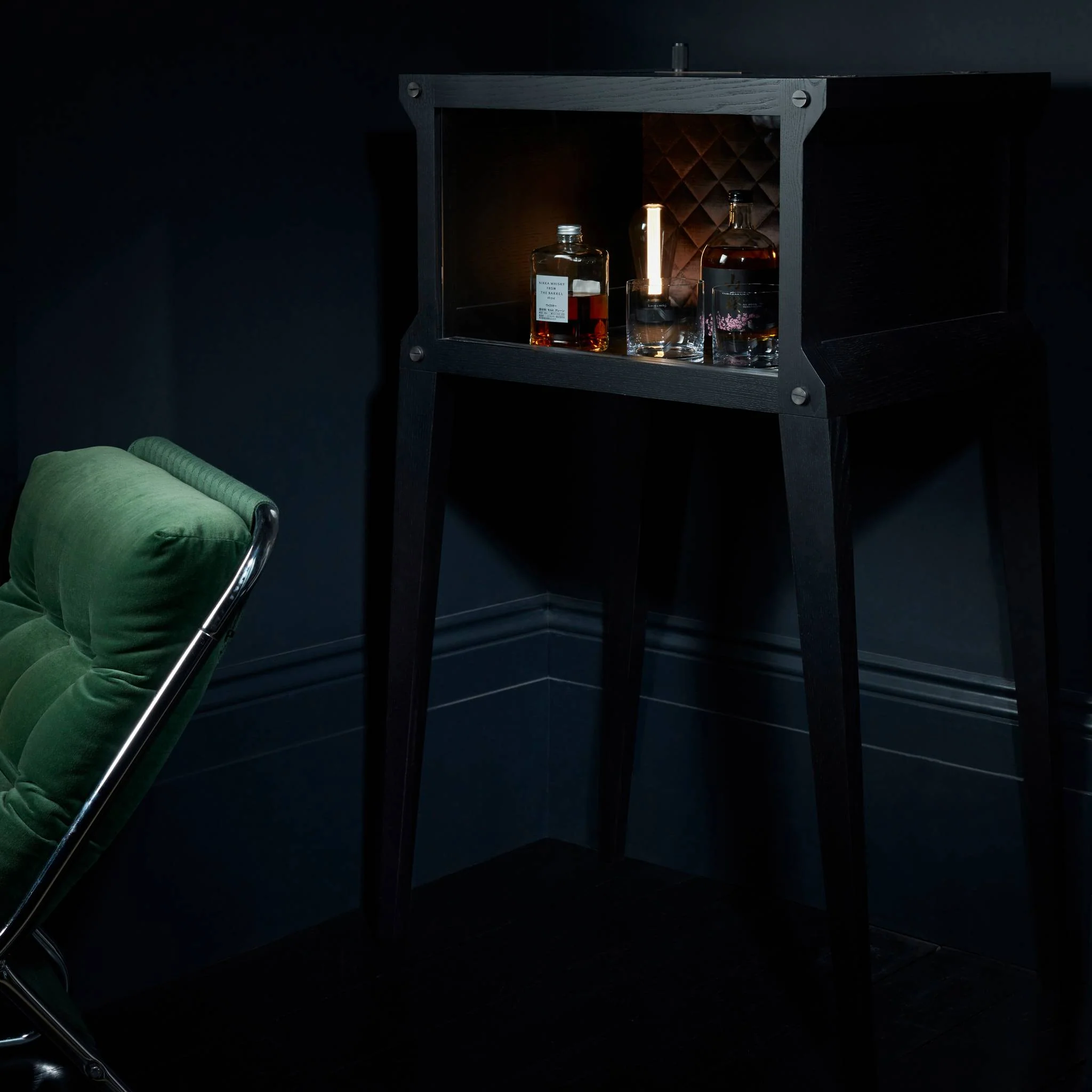 THE POPSTAR gin- en cocktailbar in zwart eiken, UK