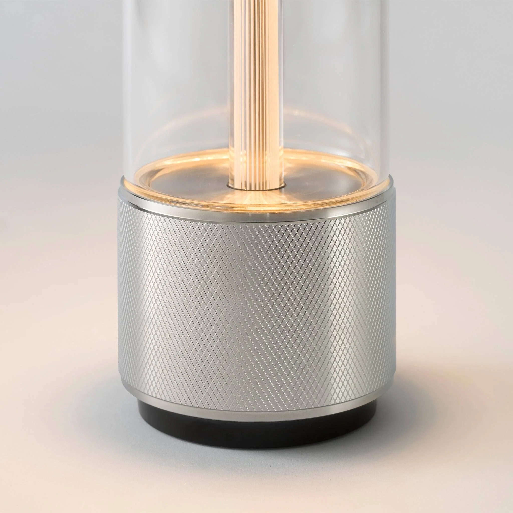 TAKEOUT PORTABLE Portable Table Light in Brass or Steel