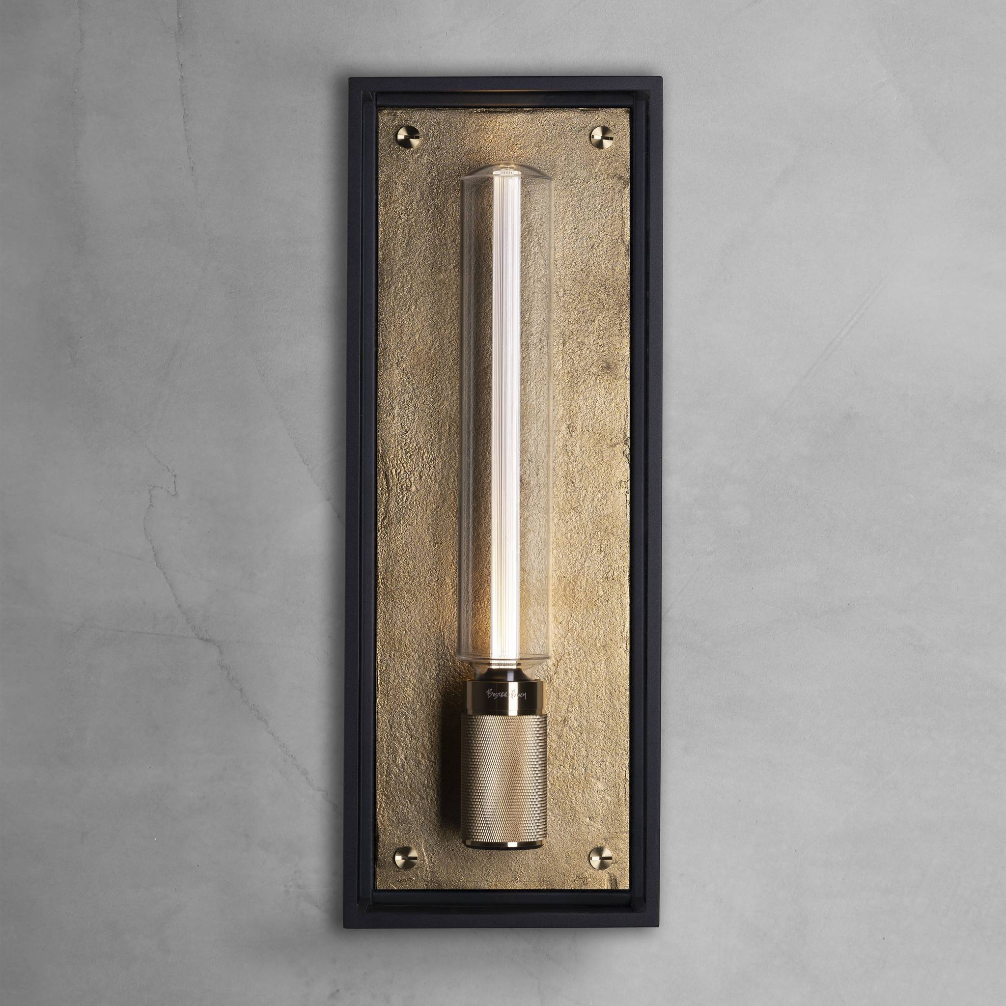 Caged Wet wandlamp Cross groot in zes metaalafwerkingen