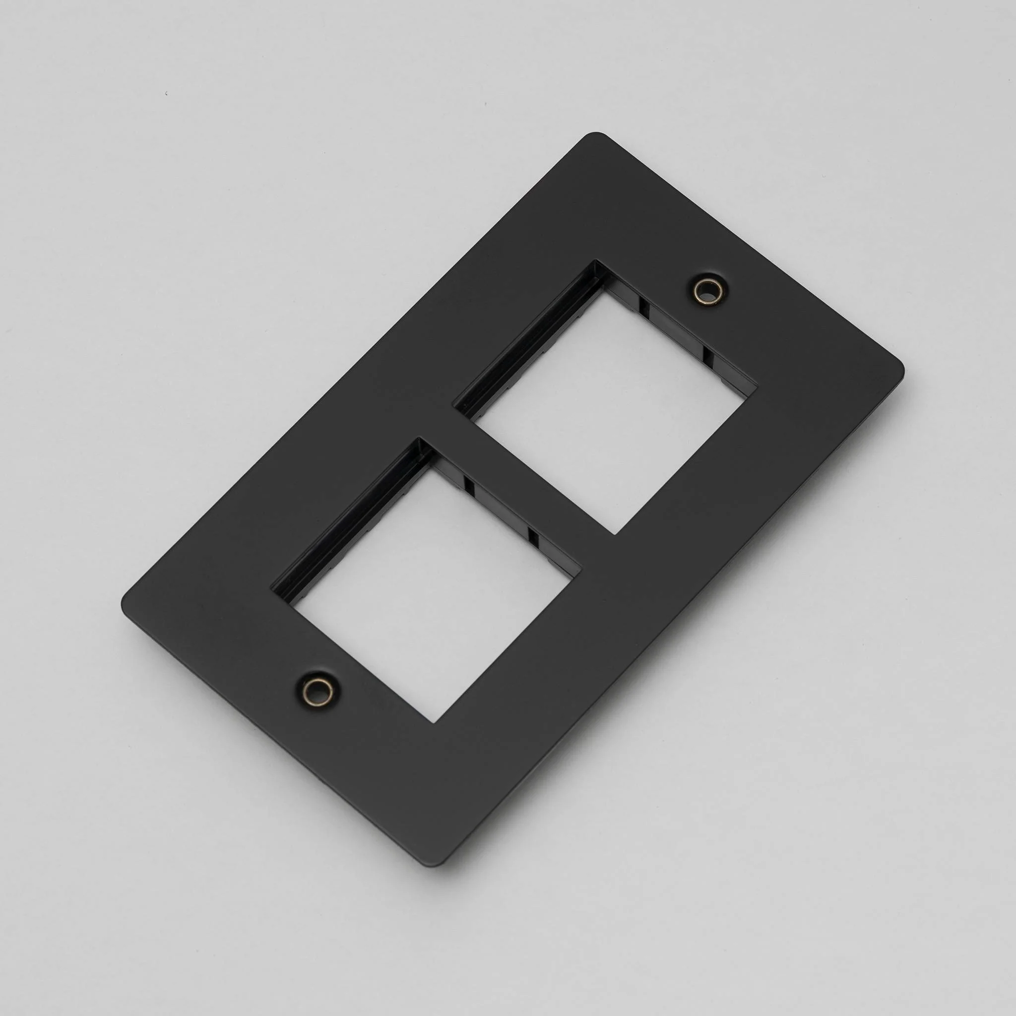 Massive Metall-Wandplatte 2G für zwei 45-mm-Module