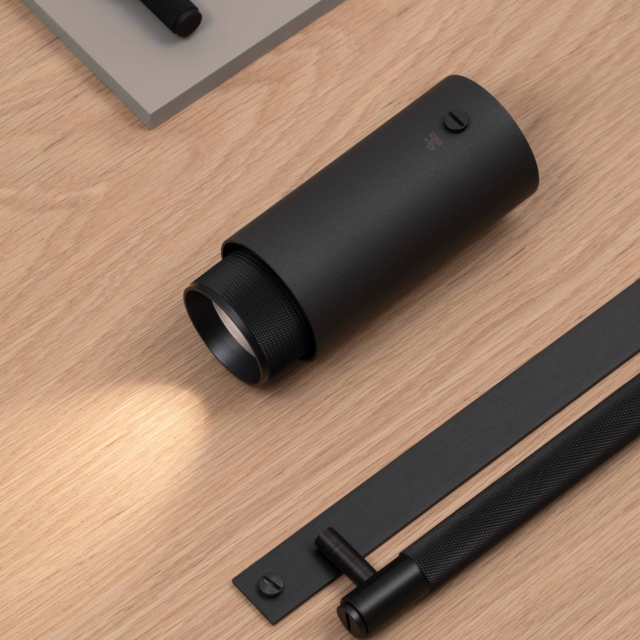 Foco de superficie EXHAUST SURFACE Cross en GRAPHITE