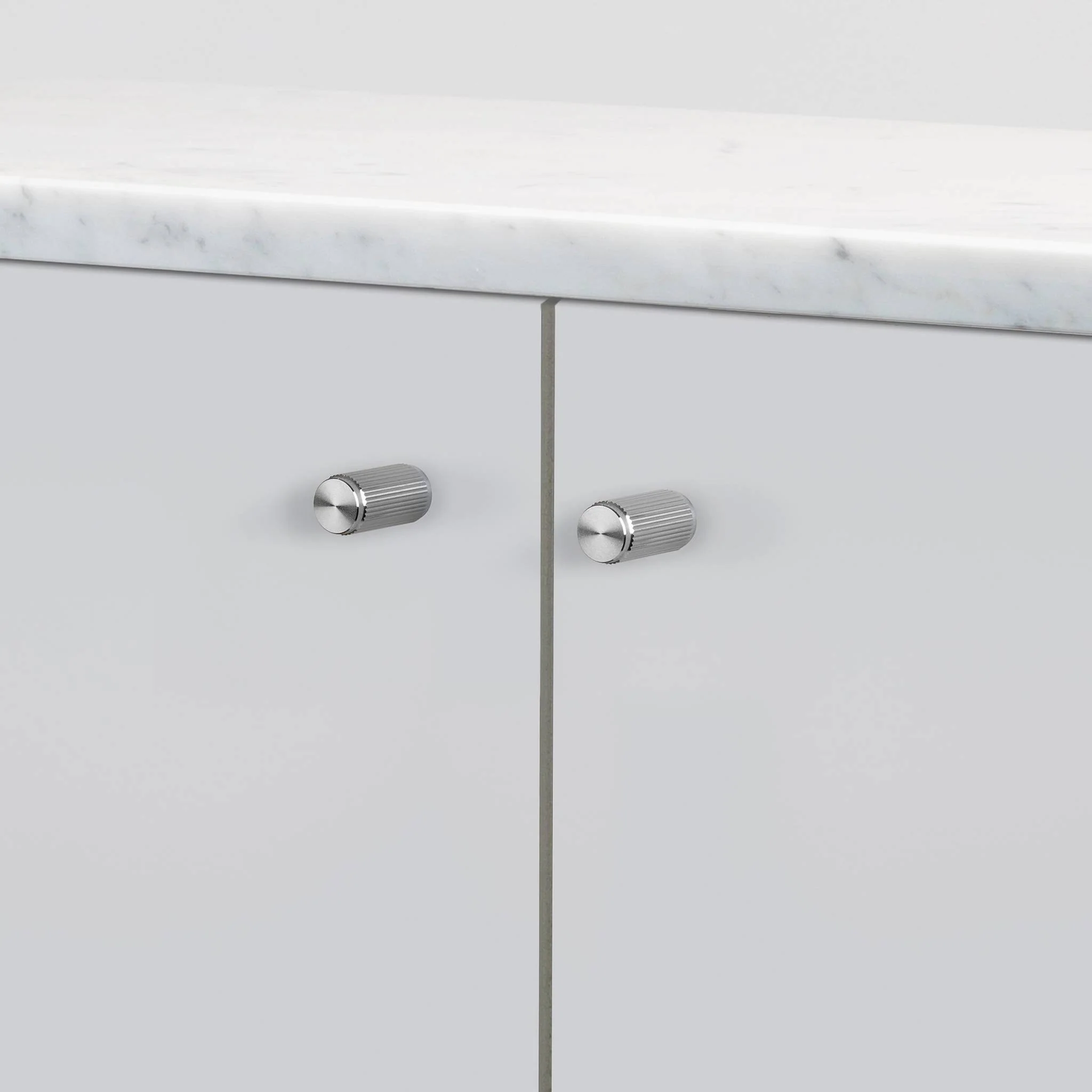 FURNITURE LINEAR Paar geriffelte Schrankknöpfe