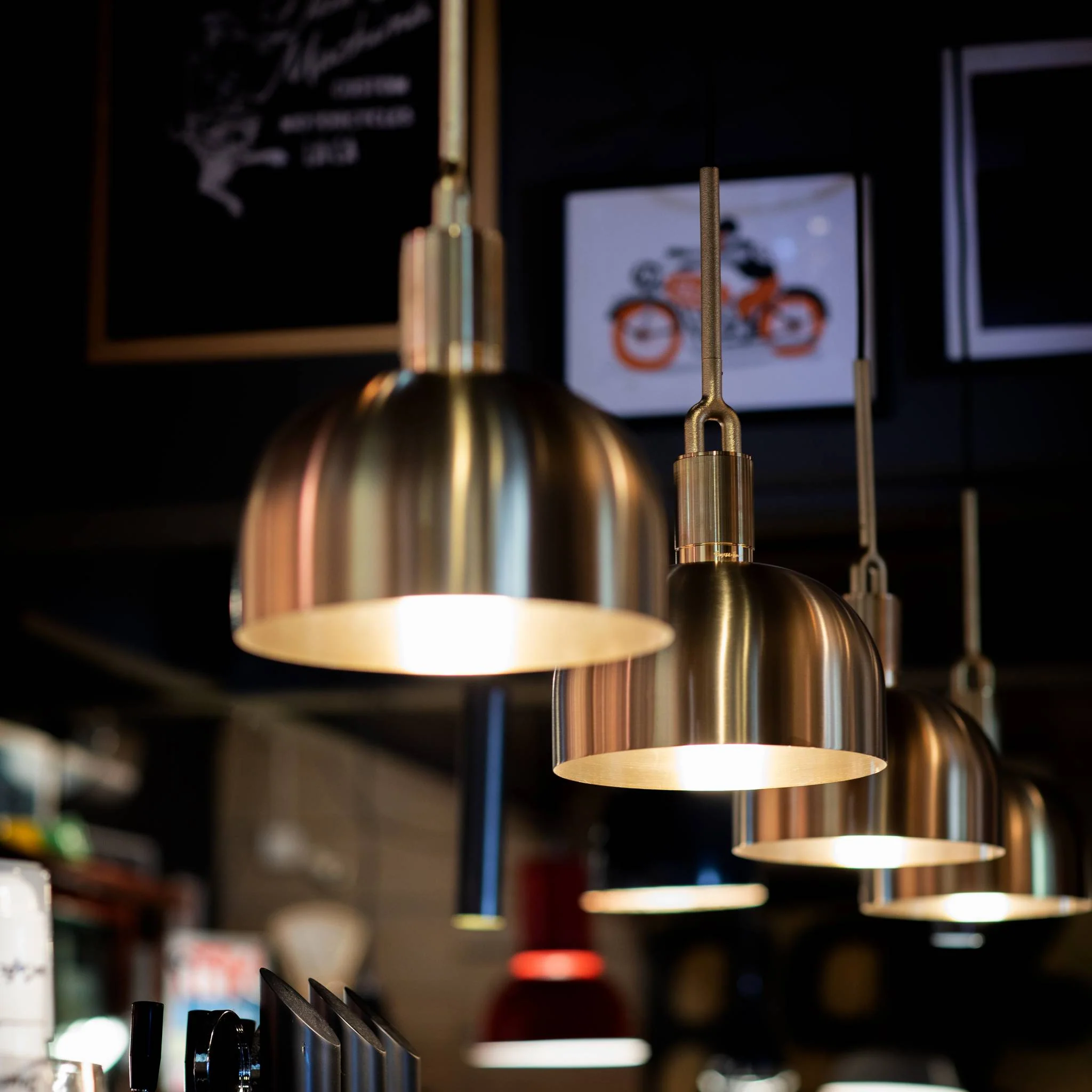 FORKED PENDANT LINEAR Metallpendellampa och skärm, stor