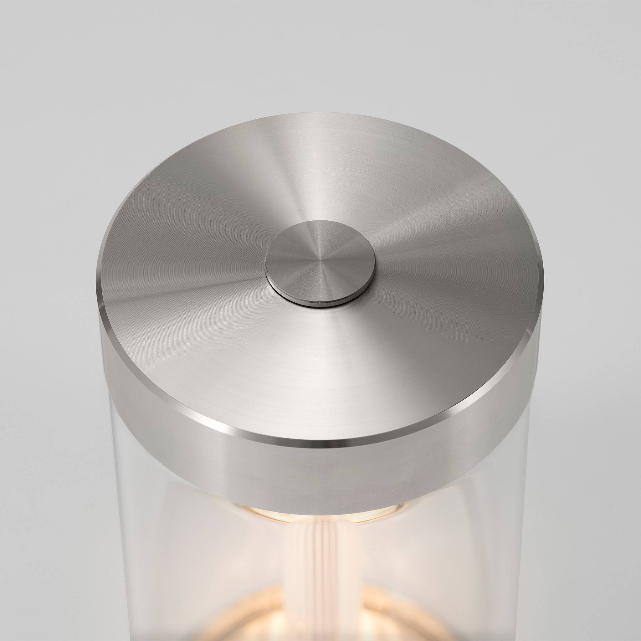 TAKEOUT PORTABLE Portable Table Light in Brass or Steel