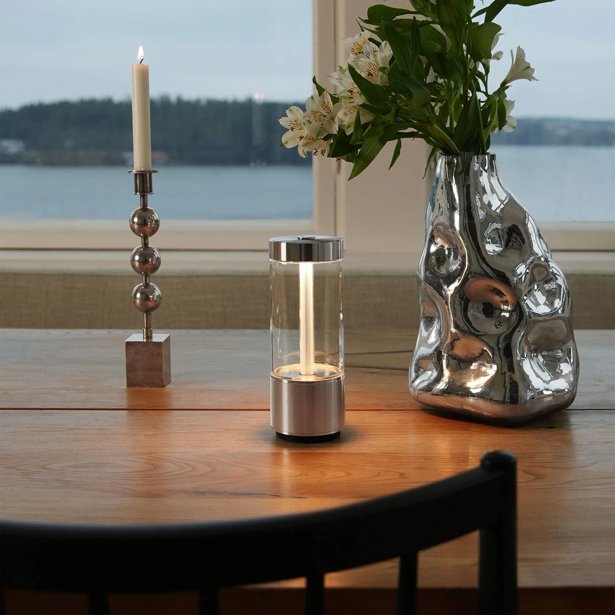 TAKEOUT PORTABLE Portable Table Light in Brass or Steel
