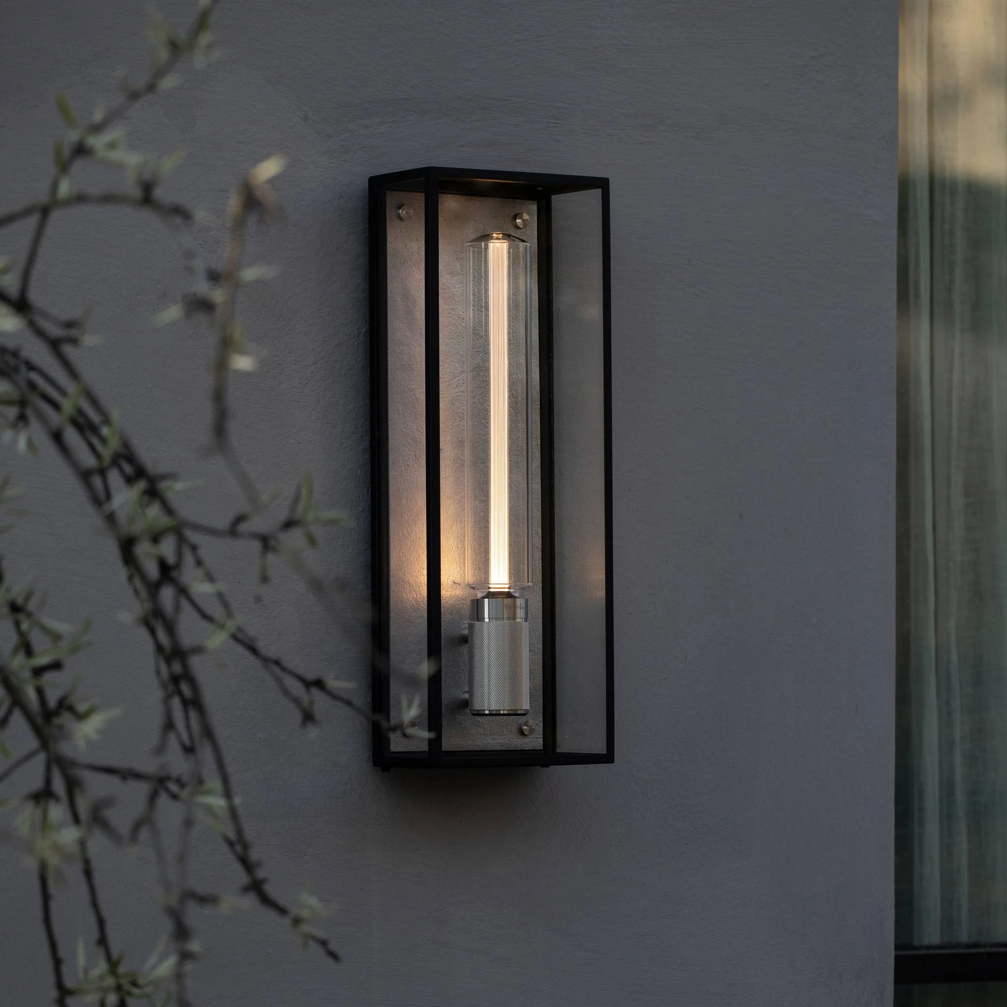 Caged Wet wandlamp Cross groot in zes metaalafwerkingen