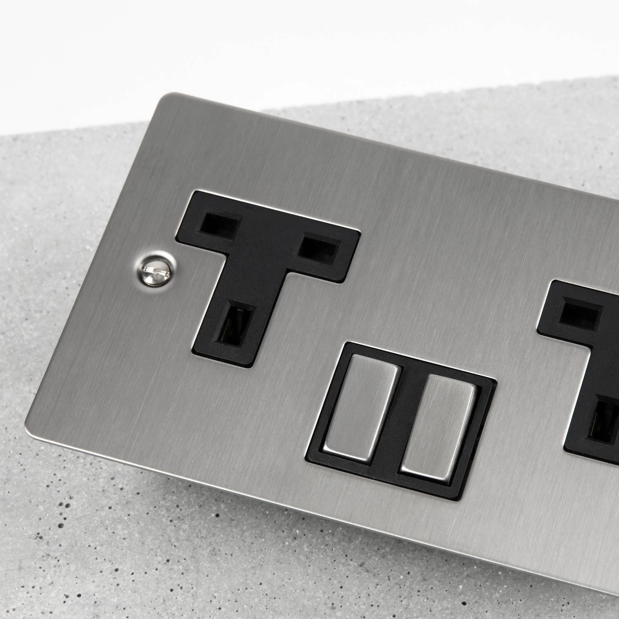 2G UK PLUG SOCKET