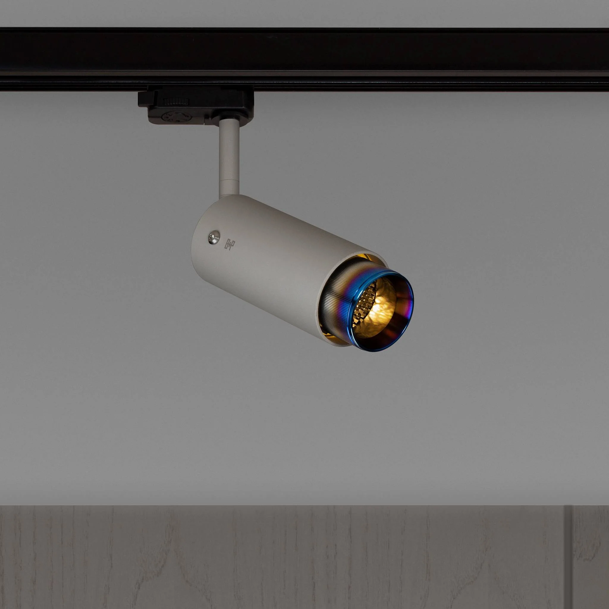 Linear-Knurl Track Spotlight EXHAUST LINEAR in Stone