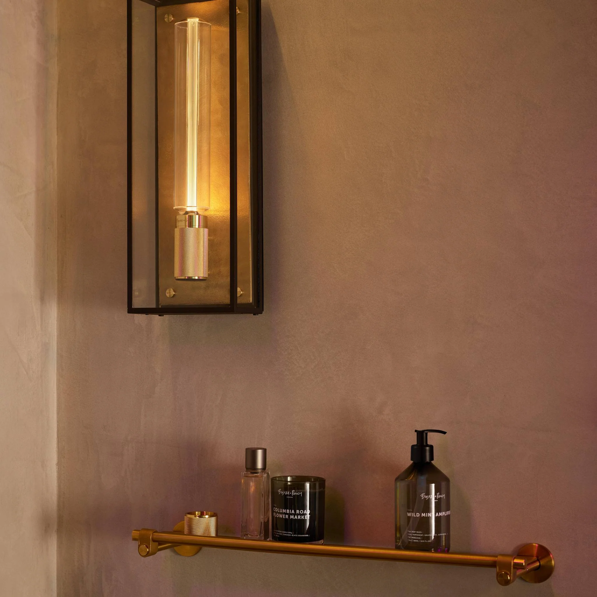 Caged Wet wandlamp Cross groot in zes metaalafwerkingen
