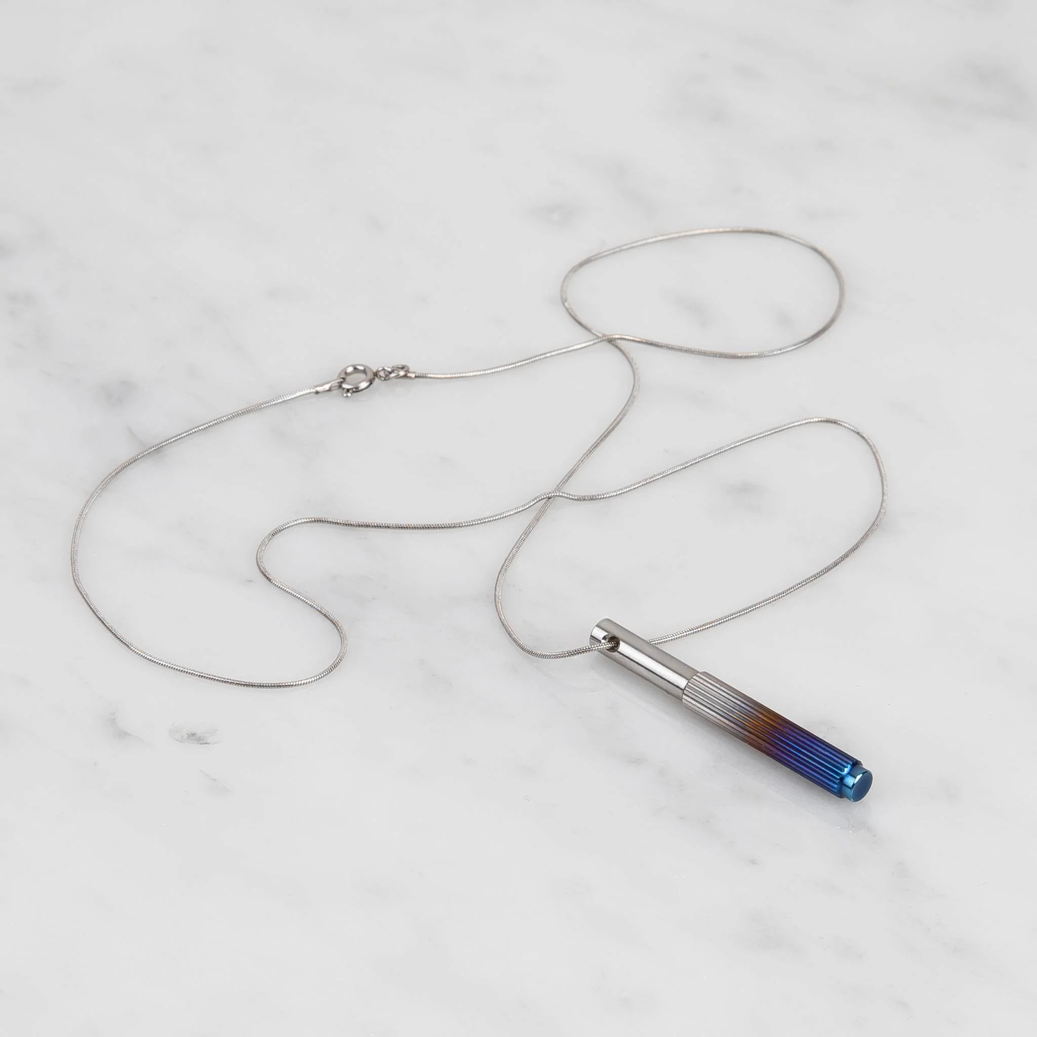 NECKLACE / VERTICAL / LINEAR / BURNT STEEL