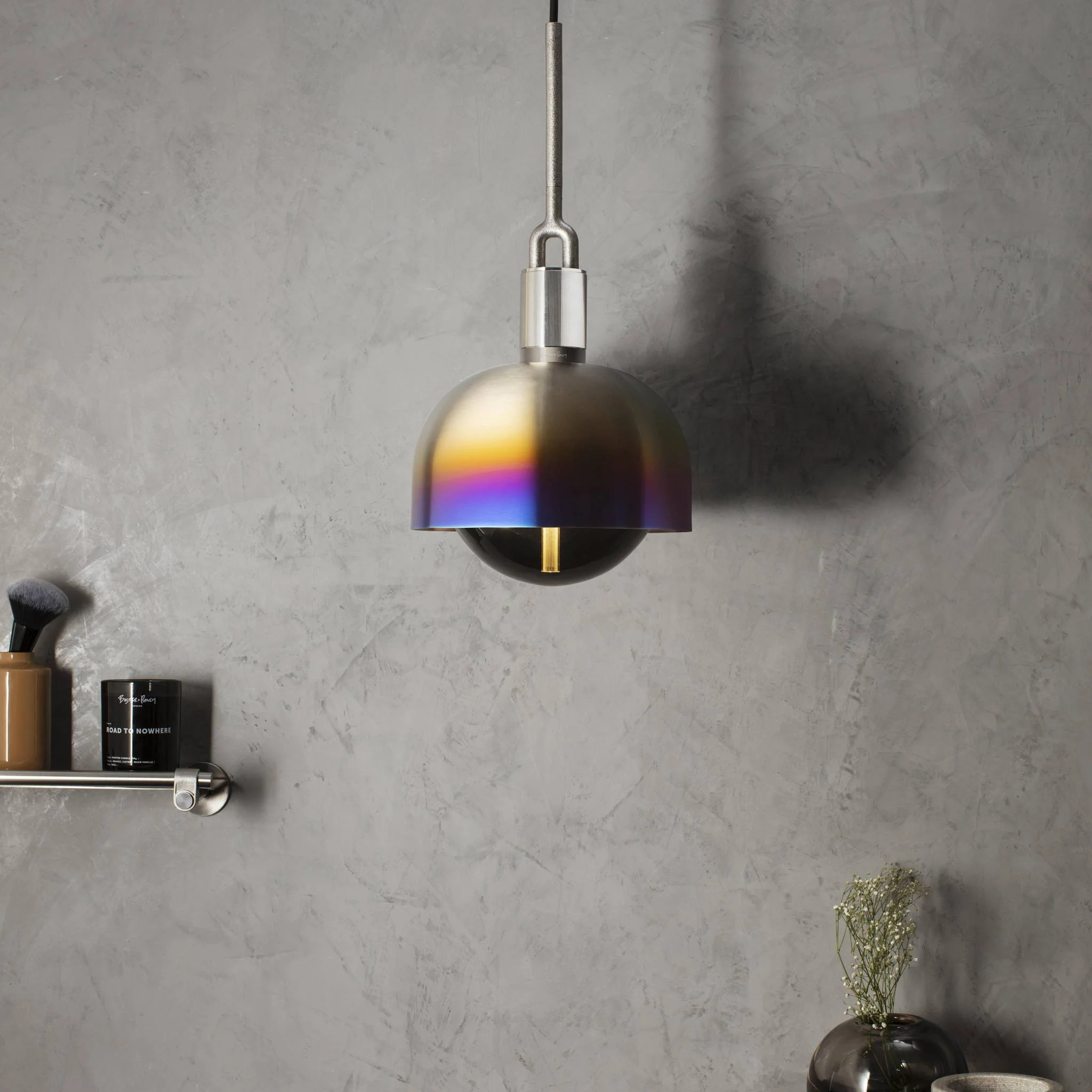 FORKED PENDANT LINEAR Pendelleuchte mit rauchglasfarbenem Glaskugelschirm in SMOKED MEDIUM