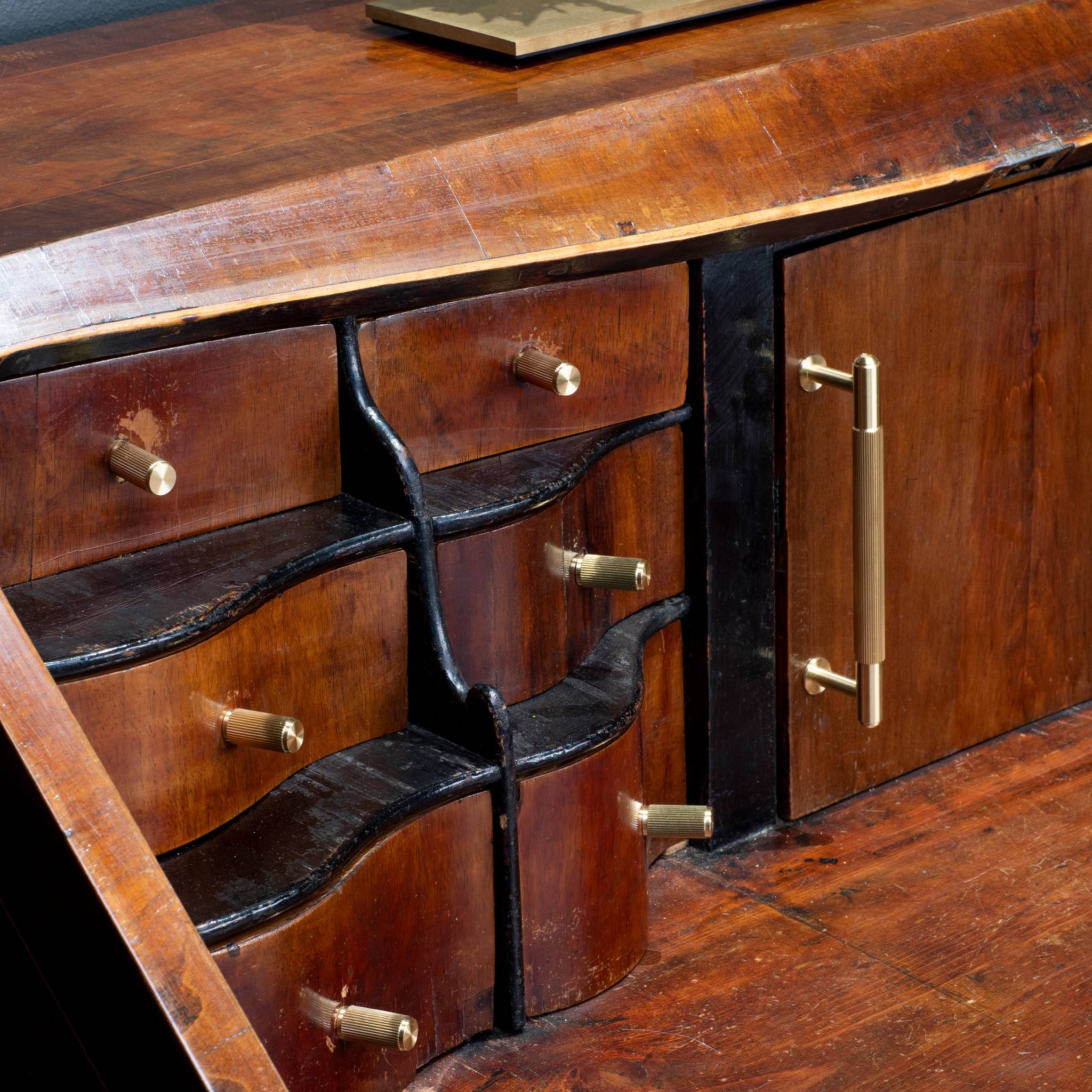 FURNITURE LINEAR Paar geriffelte Schrankknöpfe