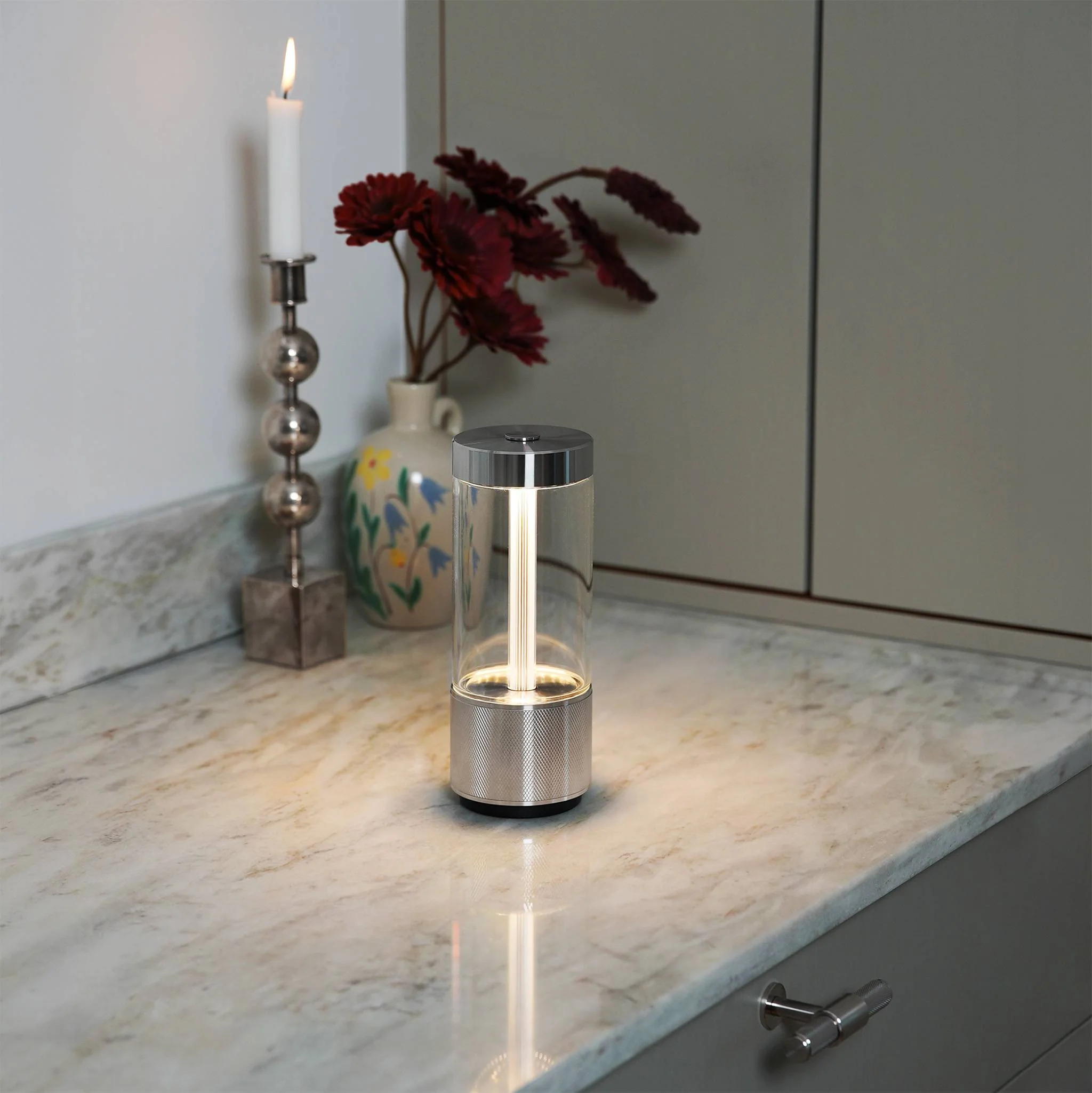 TAKEOUT PORTABLE Portable Table Light in Brass or Steel