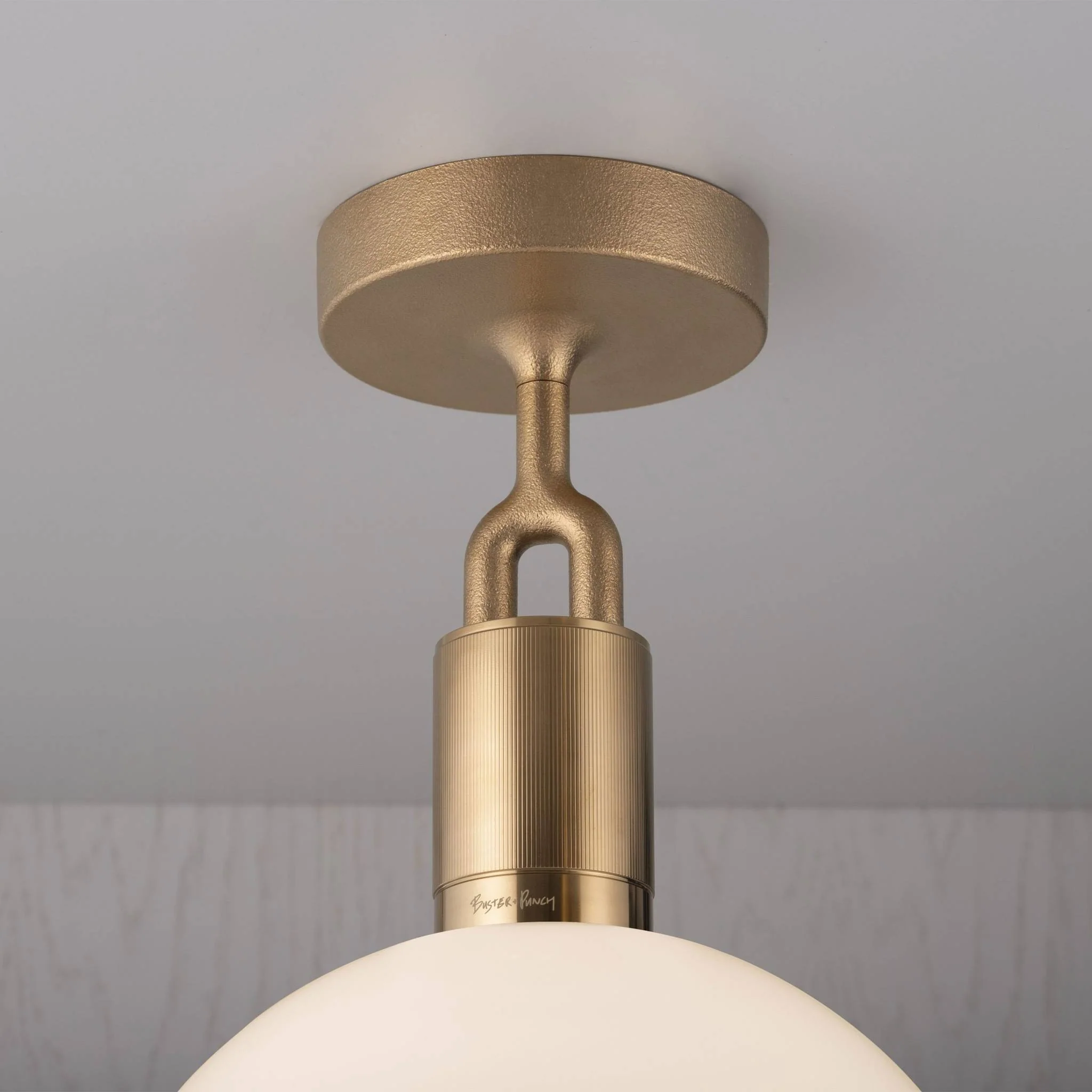 FORKED CEILING / LINEAR / opaalglazen bol / MEDIUM plafondhanglamp van opaalglas