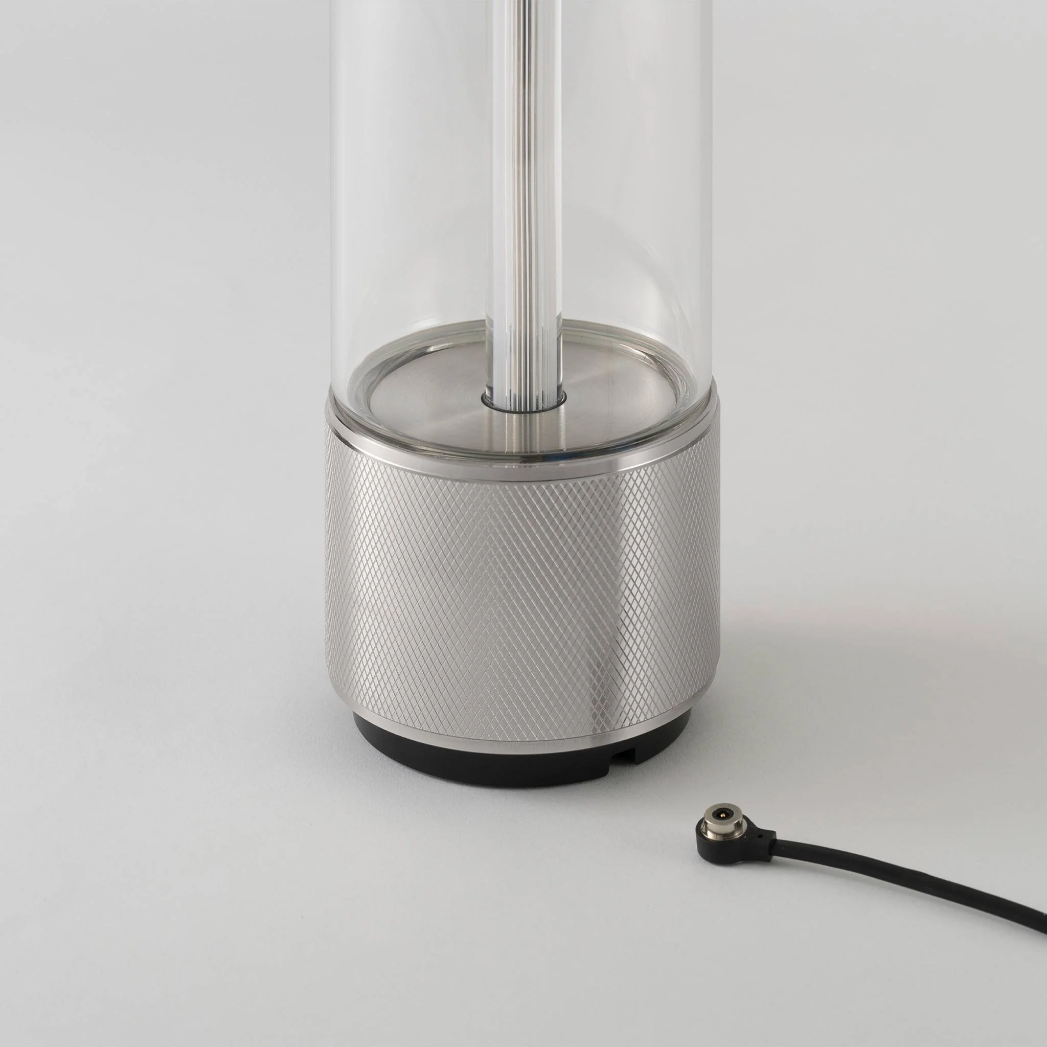 TAKEOUT PORTABLE Portable Table Light in Brass or Steel