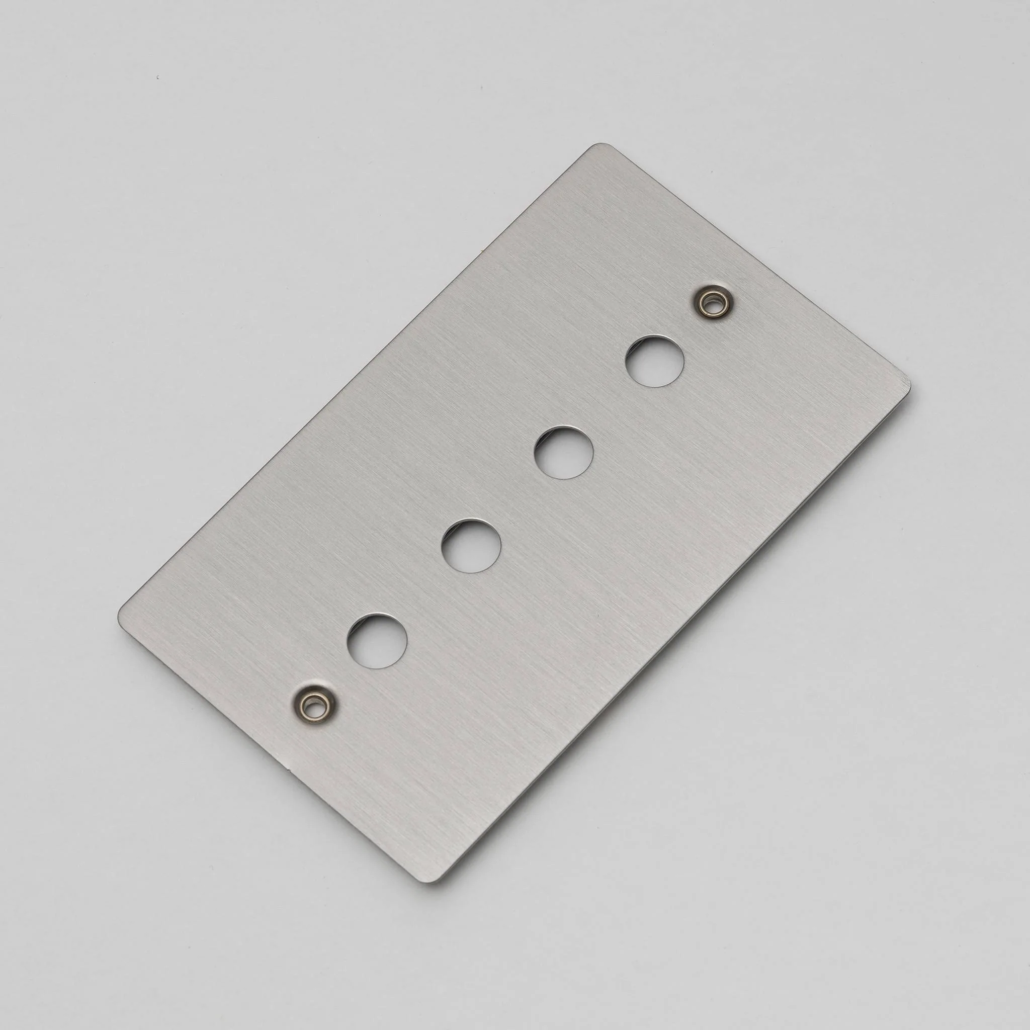 2G Wandplatte für vier Dimmer- oder Wippschalter-Module