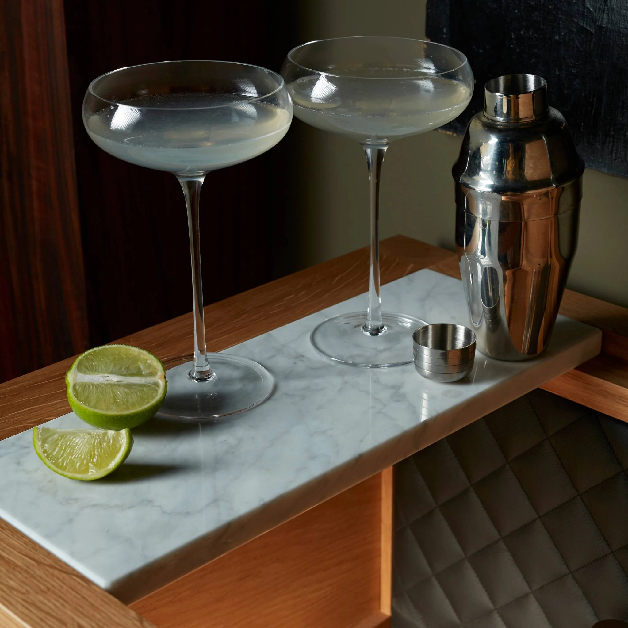 THE POPSTAR gin- en cocktailbar in zwart eiken, UK