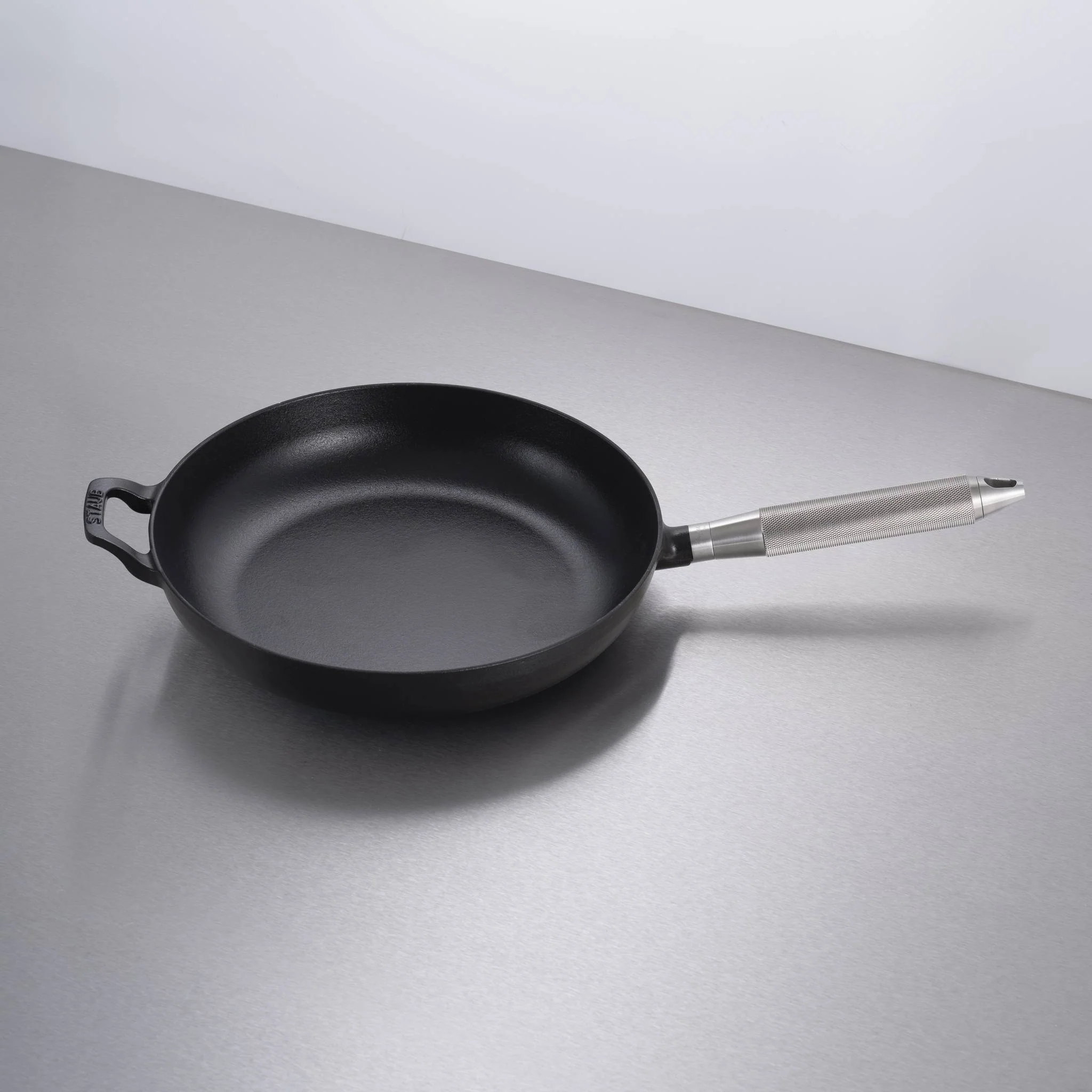 Staub 28cm 무쇠 크로스 너얼드 핸들 프라이팬